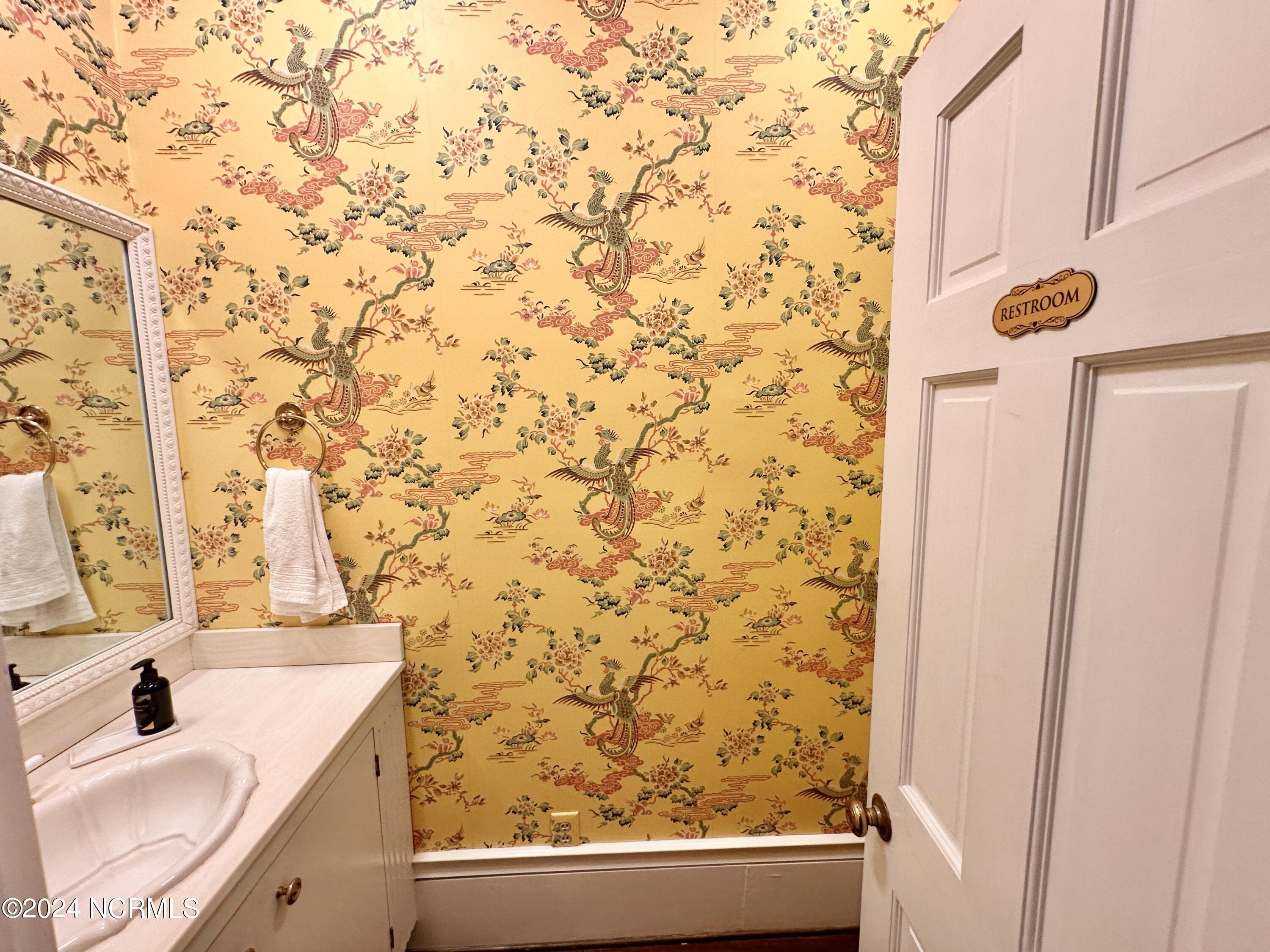 615 College Street Property Photo 43