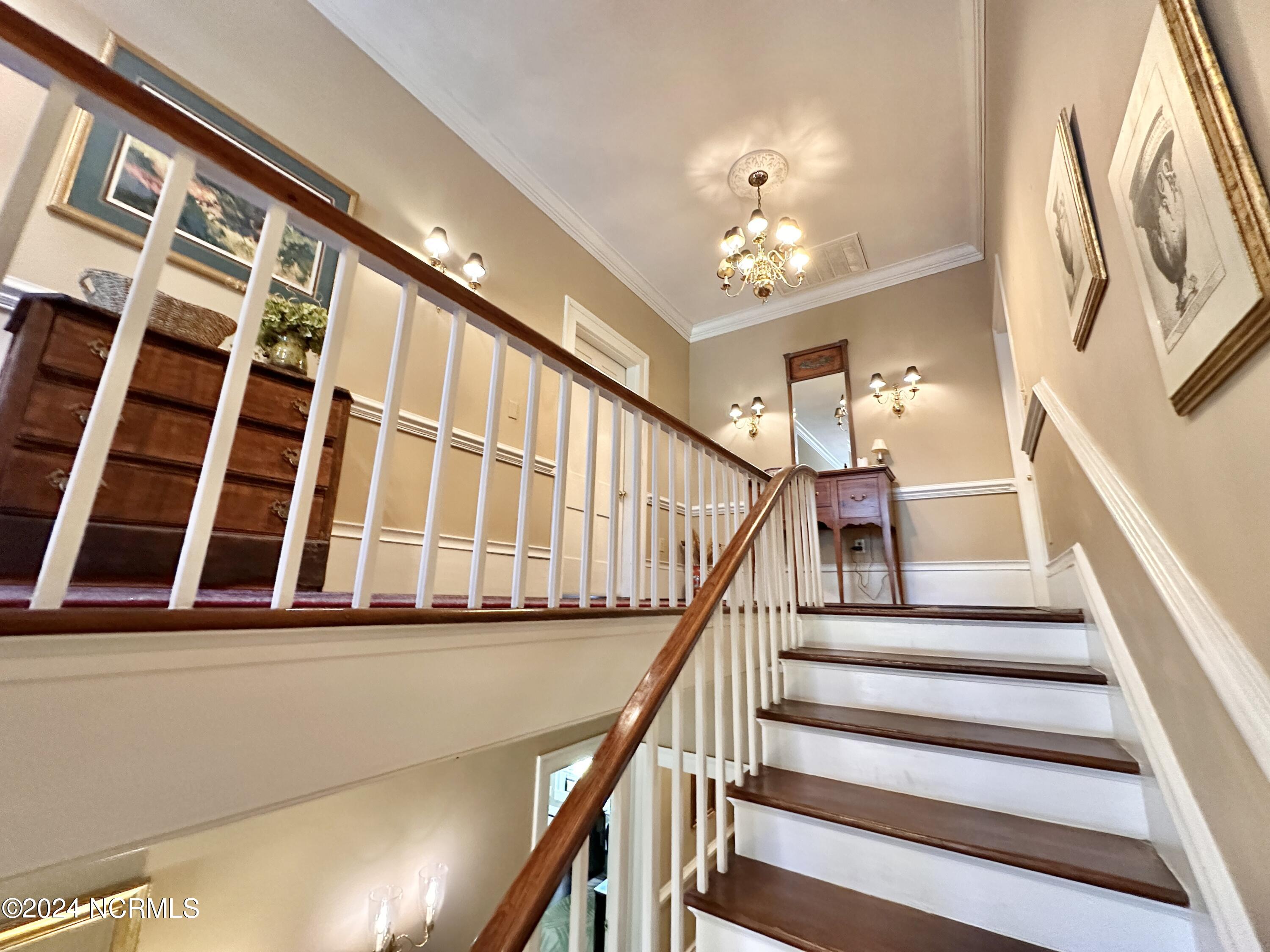 615 College Street Property Photo 45