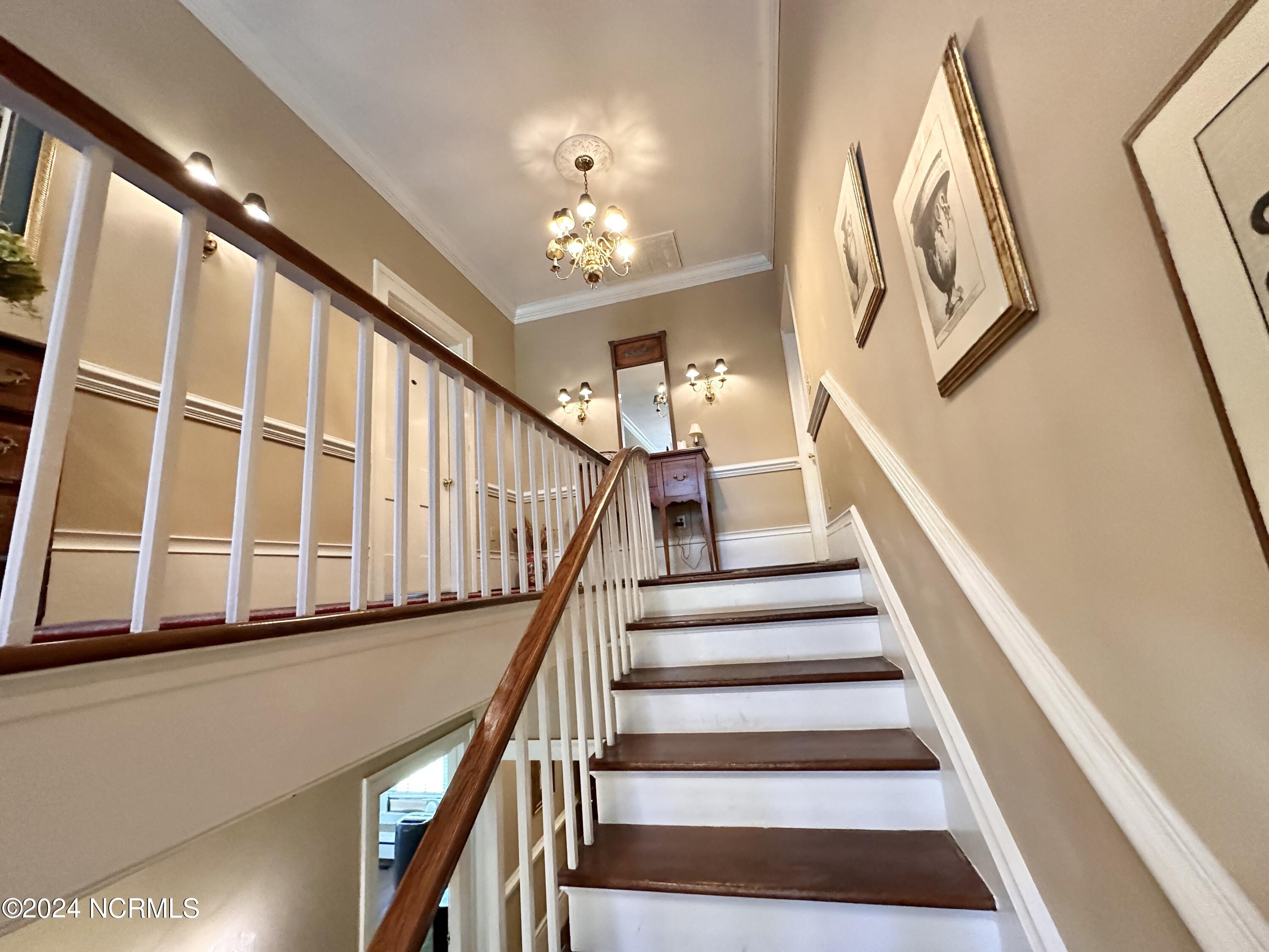 615 College Street Property Photo 46