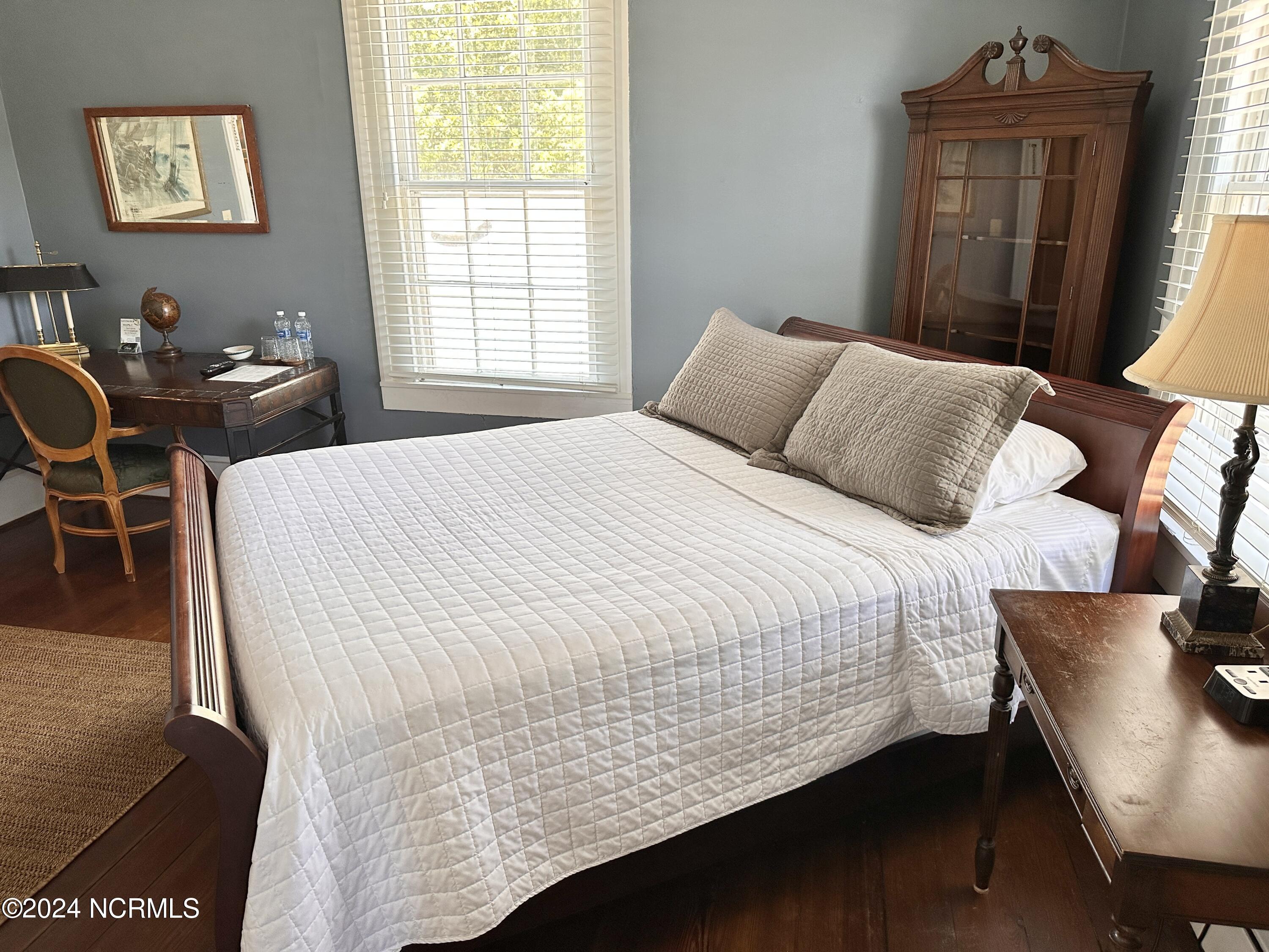 615 College Street Property Photo 48