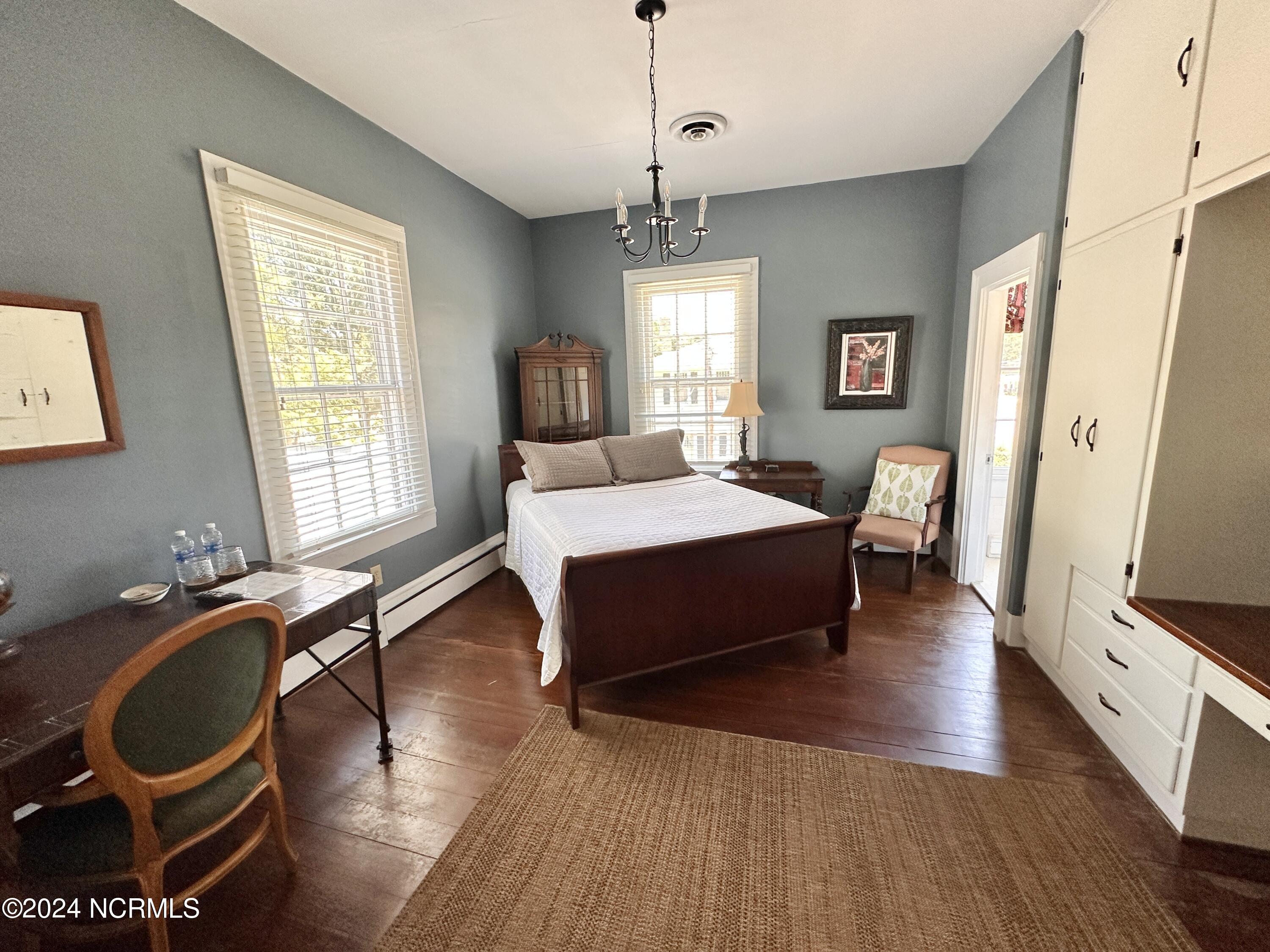 615 College Street Property Photo 49