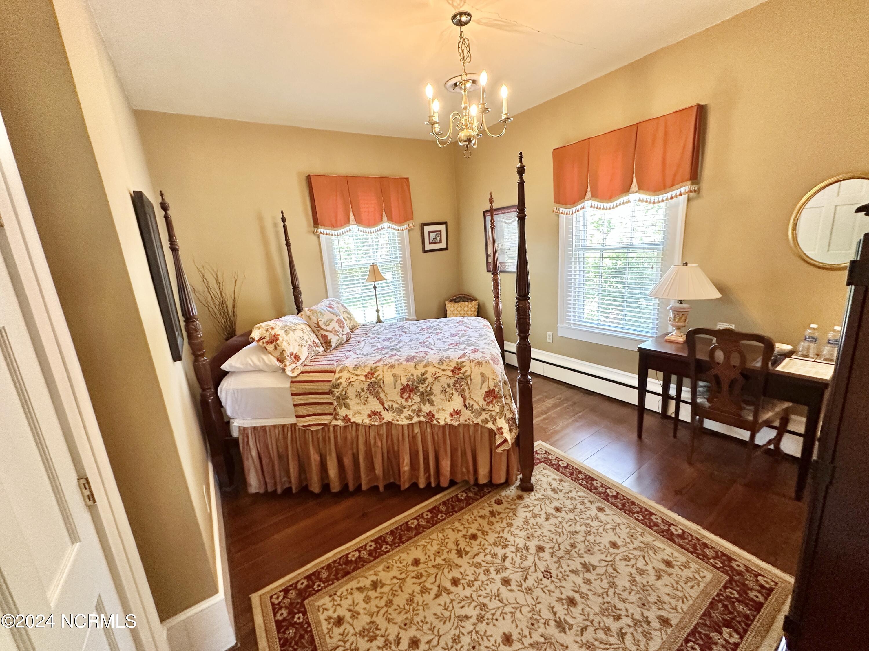 615 College Street Property Photo 56