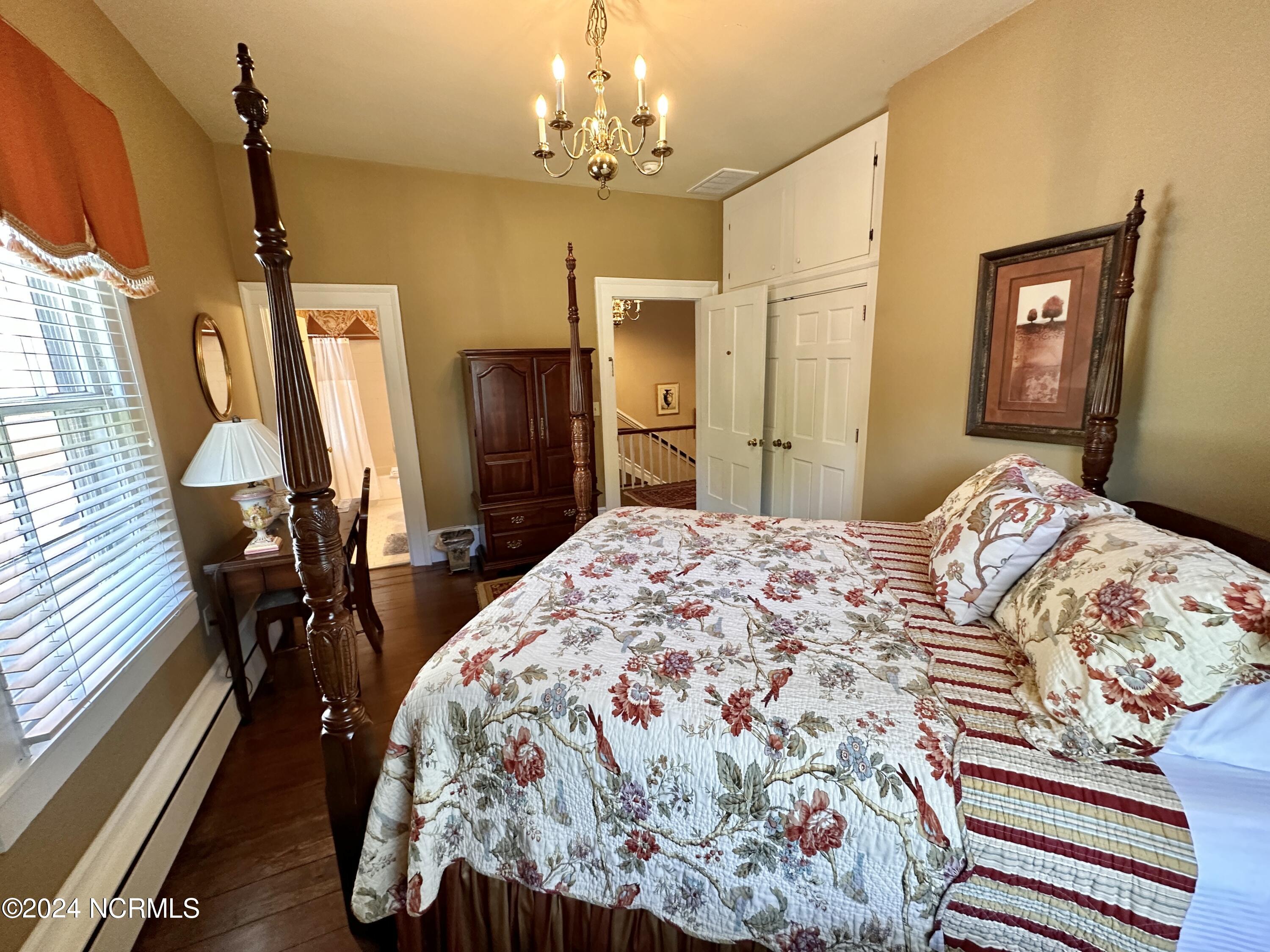 615 College Street Property Photo 57