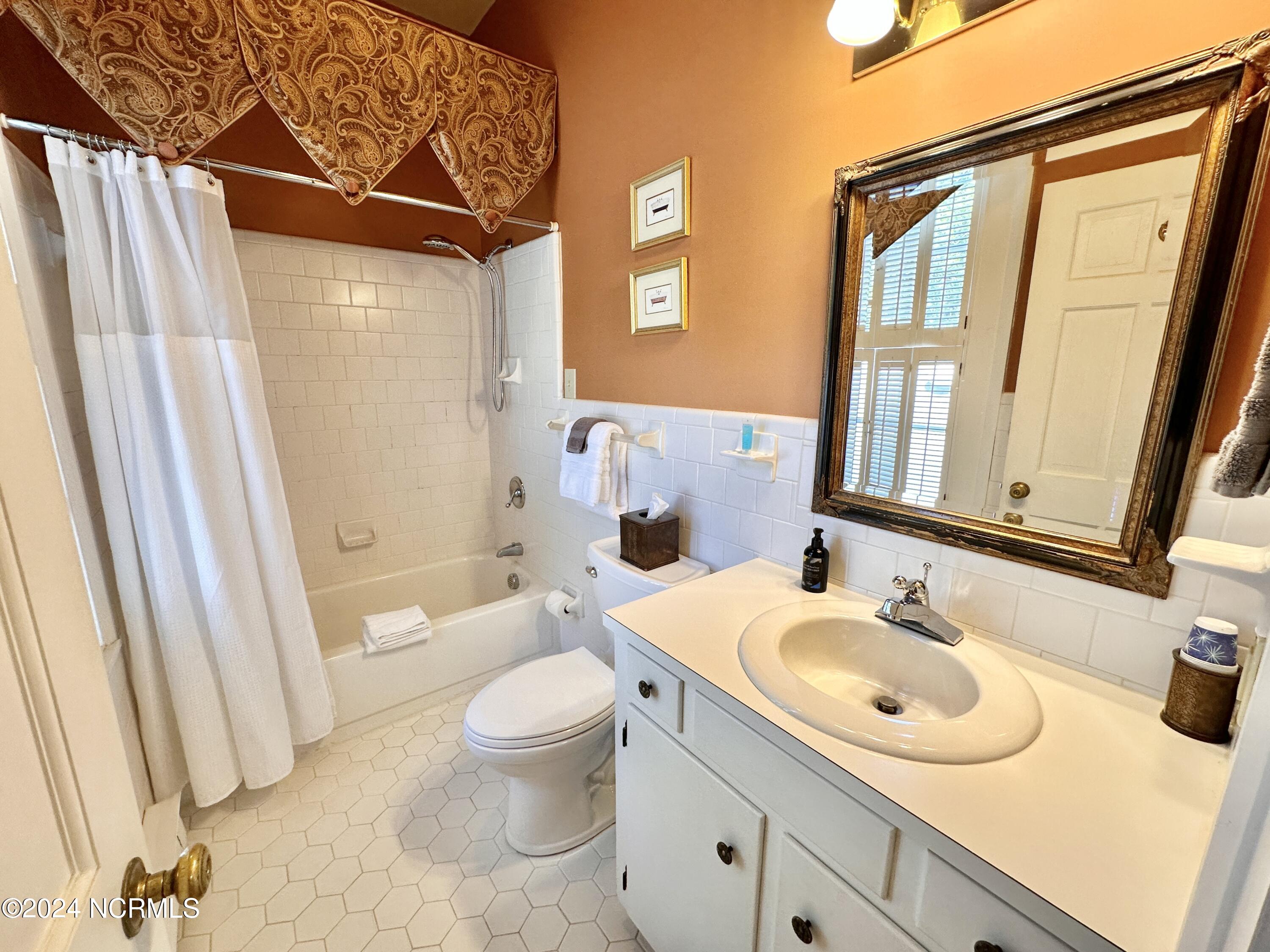 615 College Street Property Photo 58