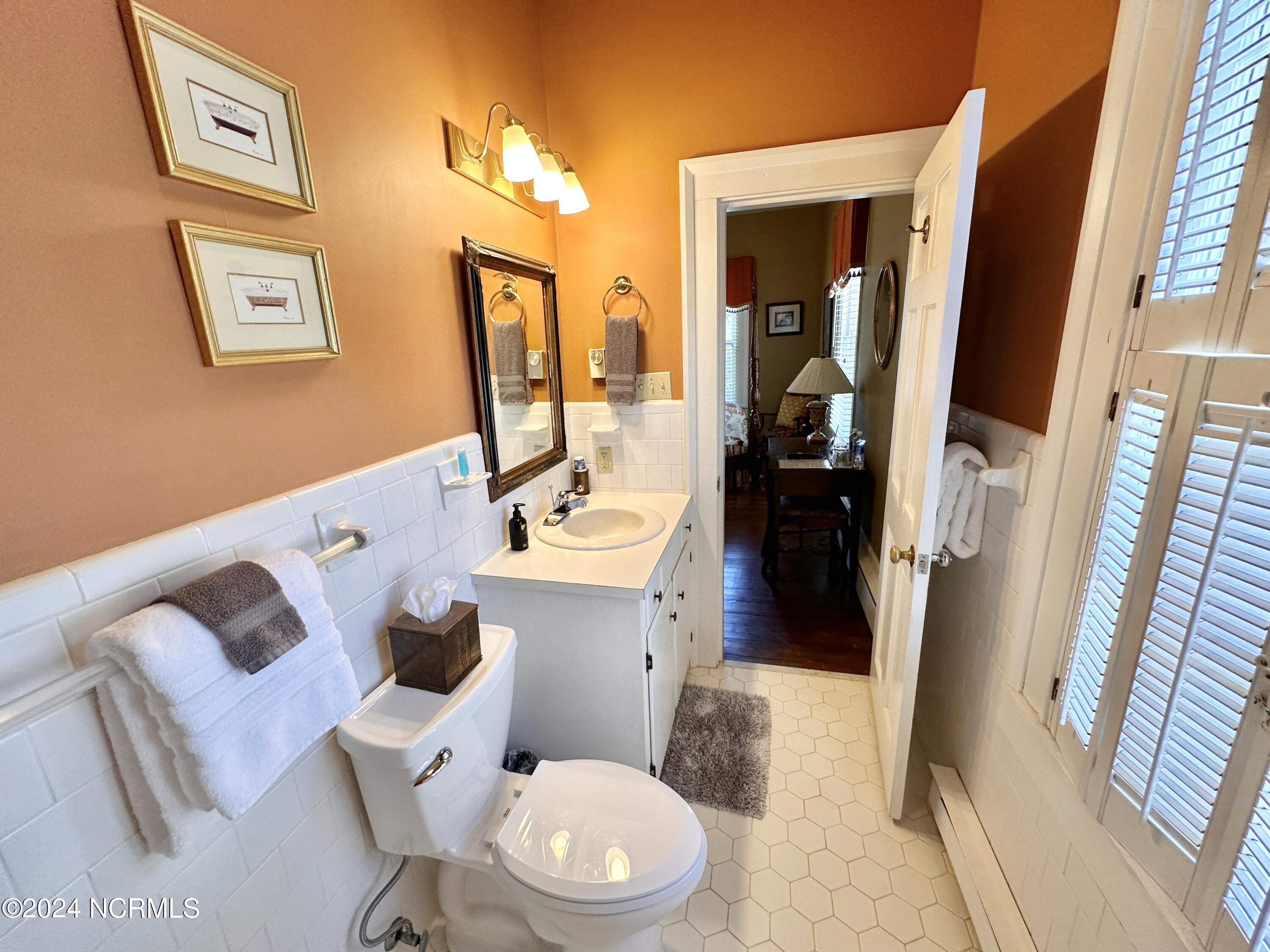 615 College Street Property Photo 59