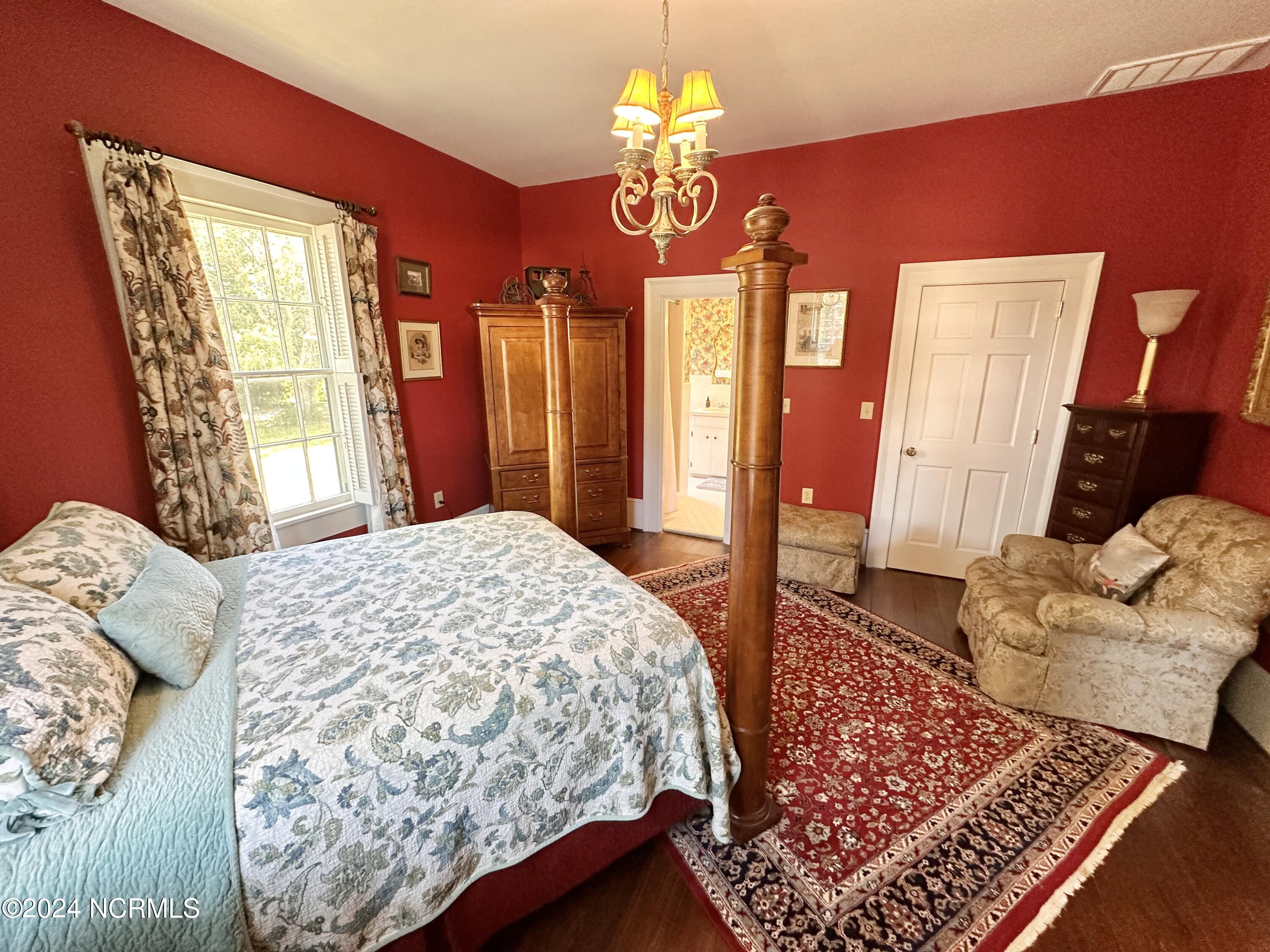 615 College Street Property Photo 65