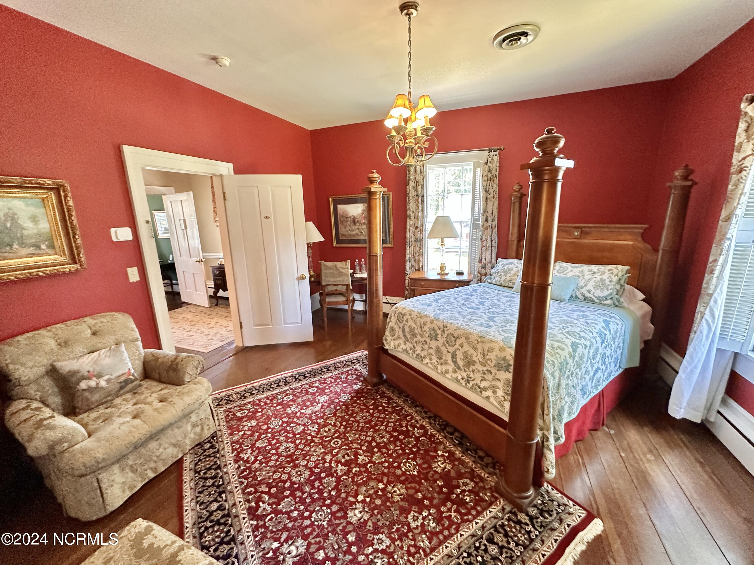 615 College Street Property Photo 67