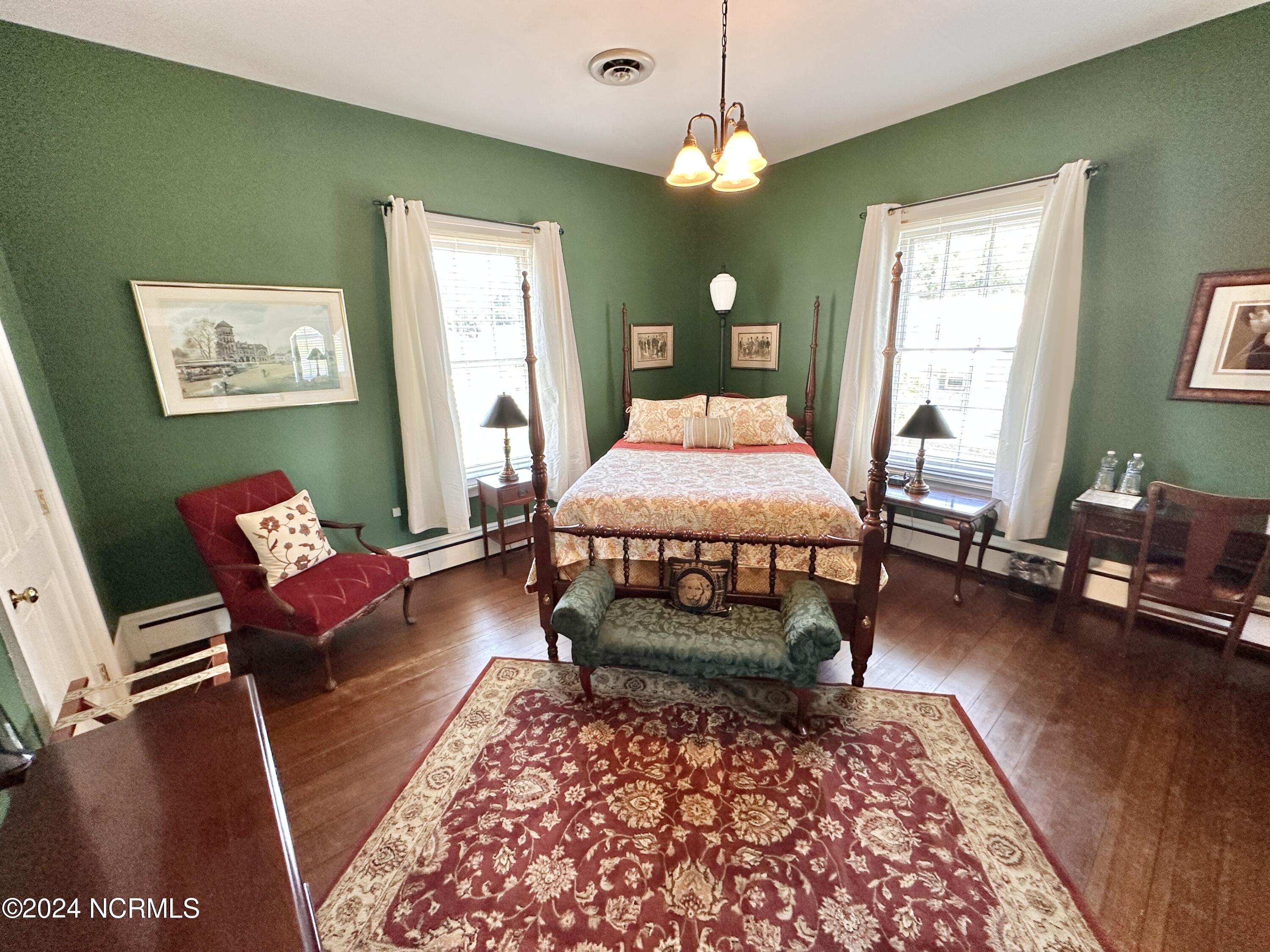 615 College Street Property Photo 74
