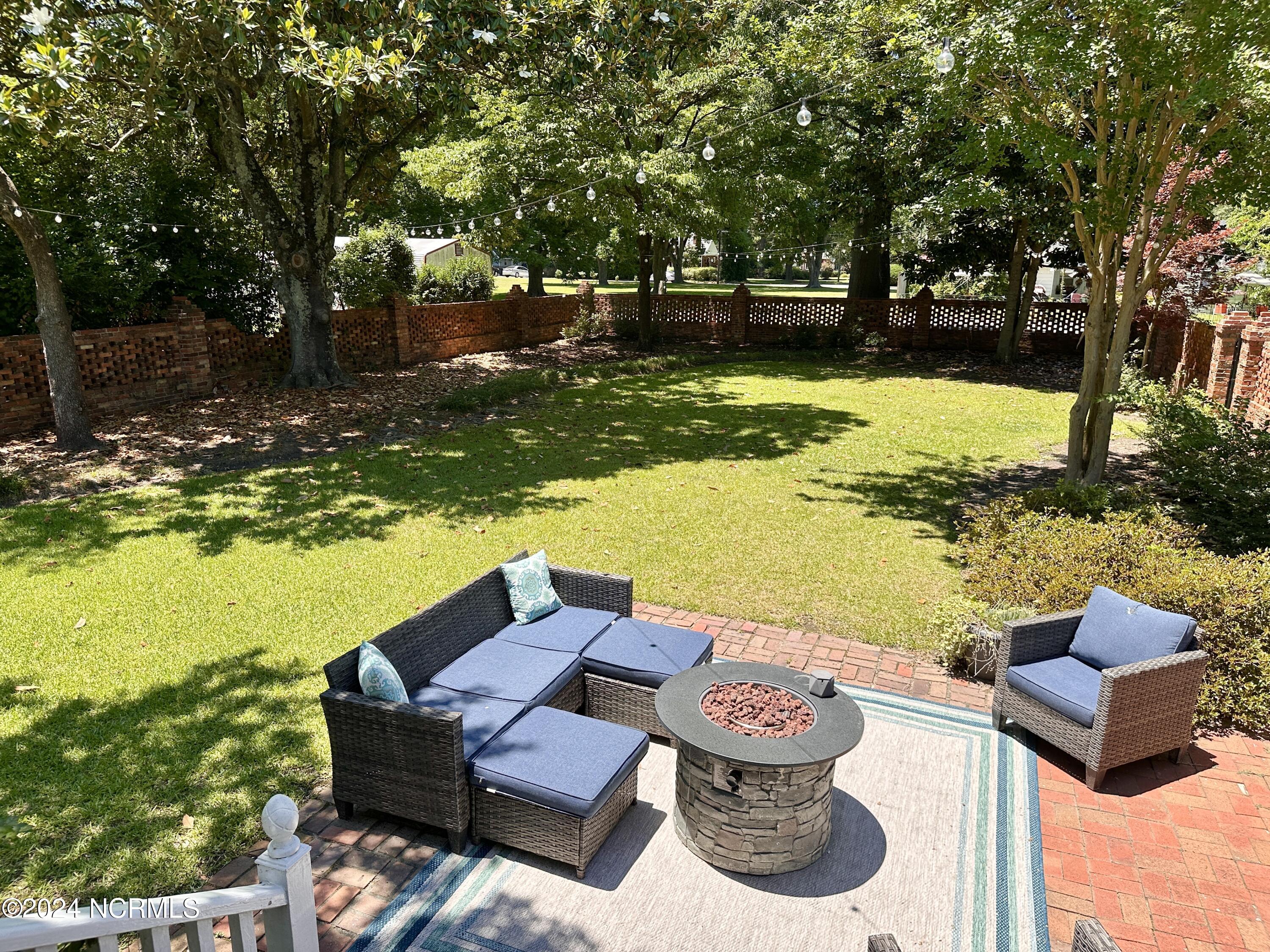 615 College Street Property Photo 79