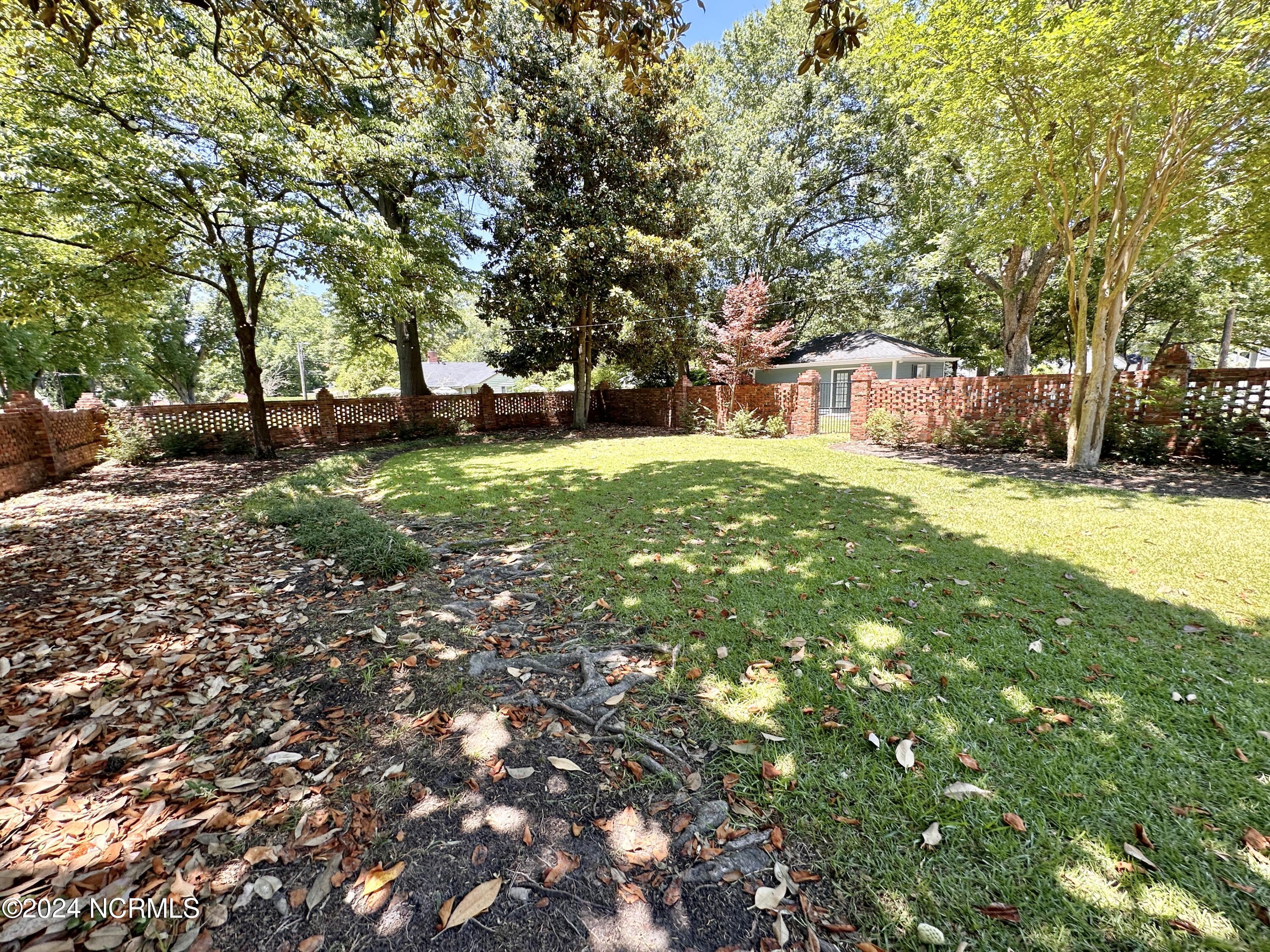 615 College Street Property Photo 84