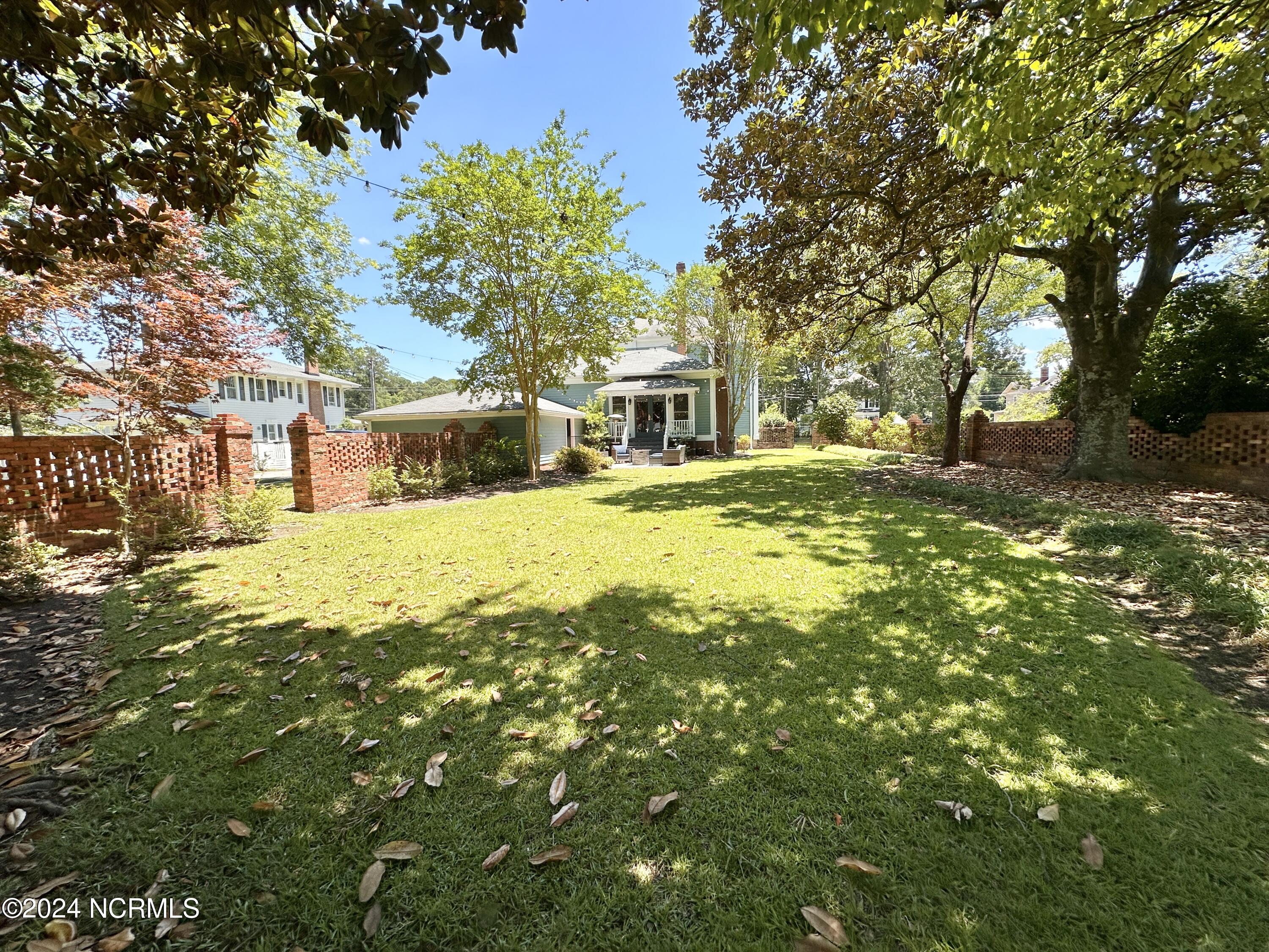 615 College Street Property Photo 85