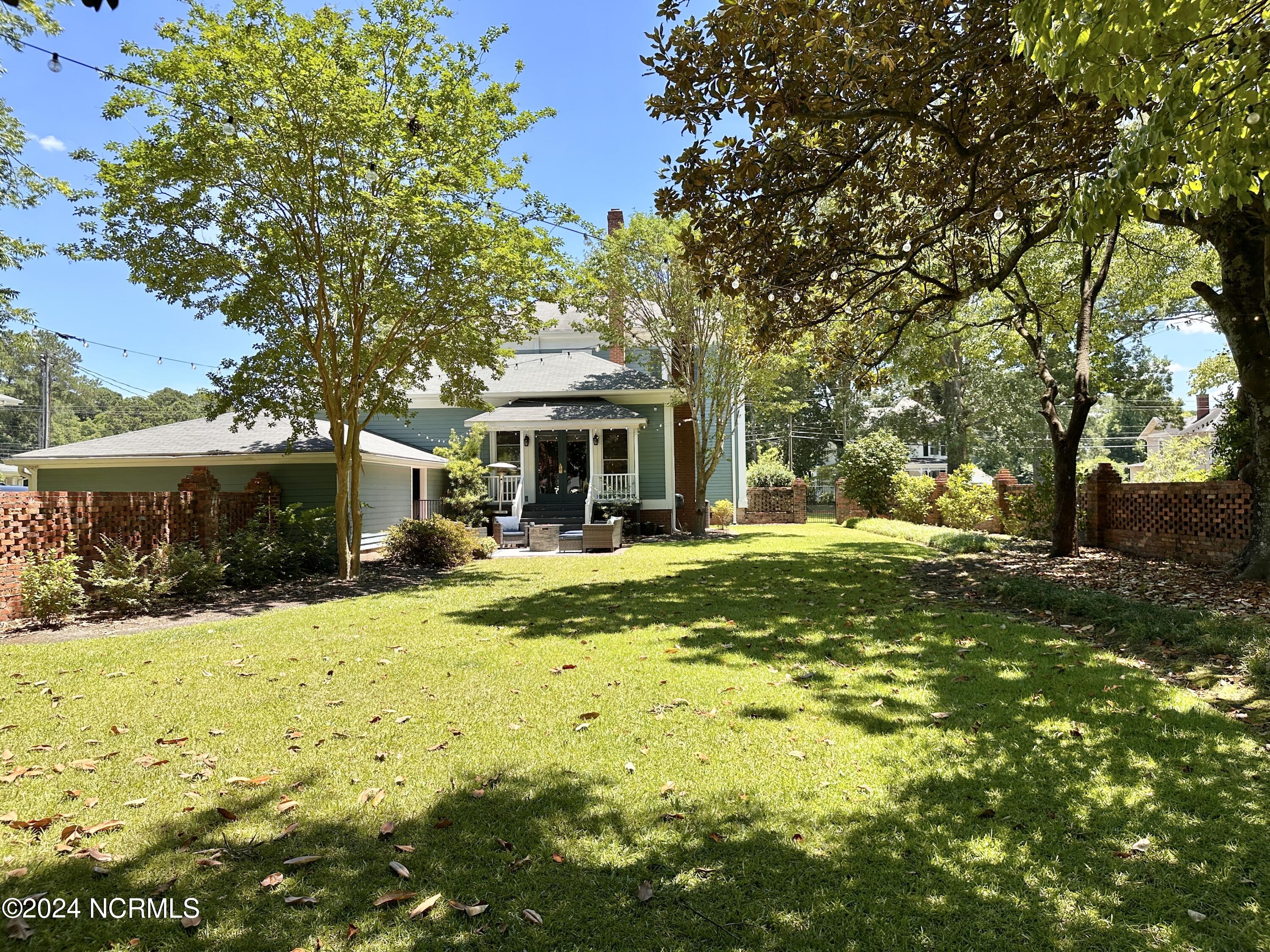 615 College Street Property Photo 86
