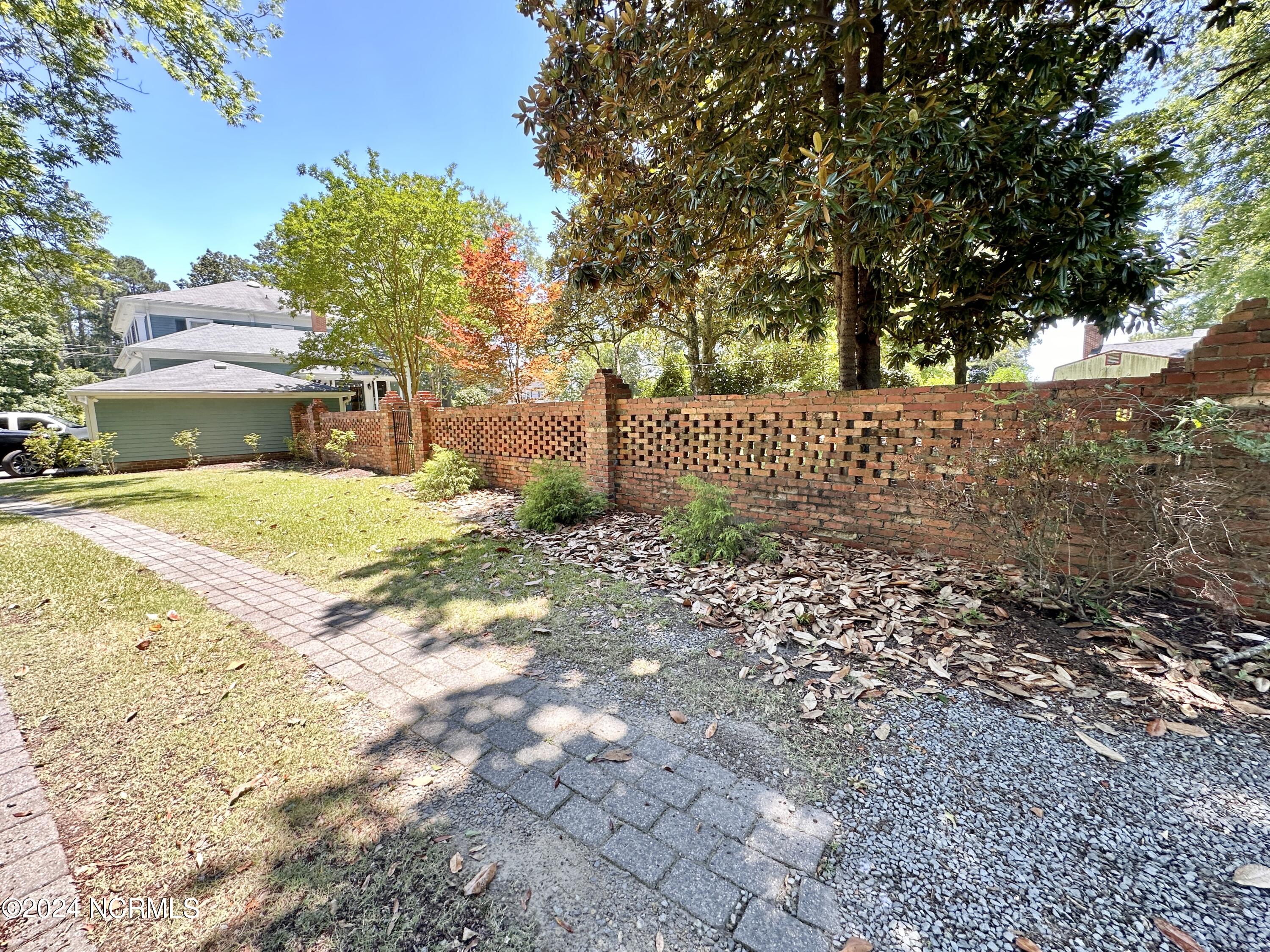 615 College Street Property Photo 87