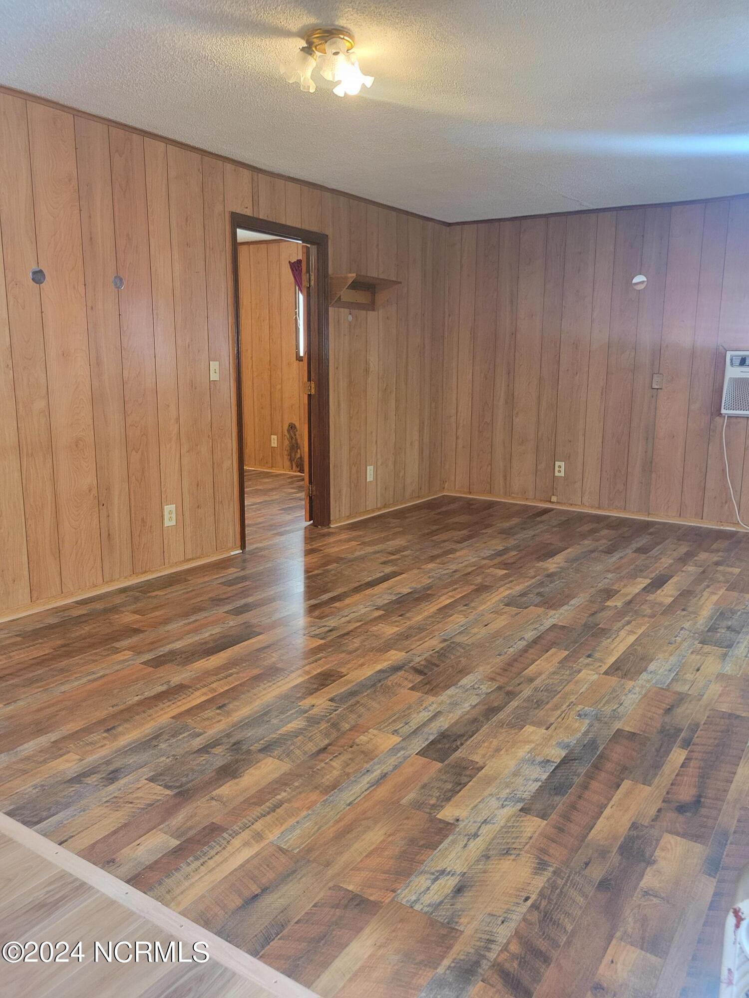 108 Crestwood Lane Property Photo 7