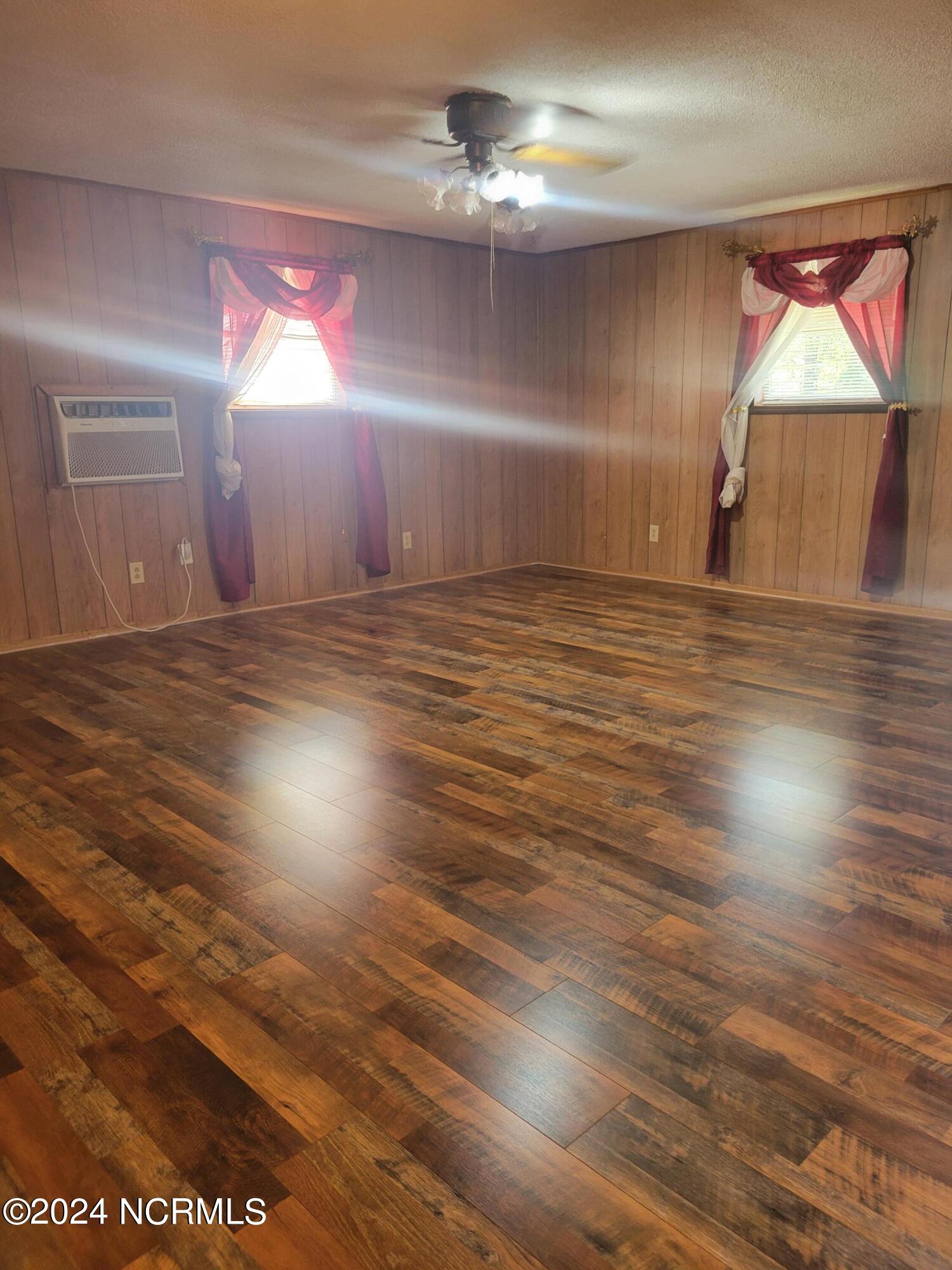 108 Crestwood Lane Property Photo 8