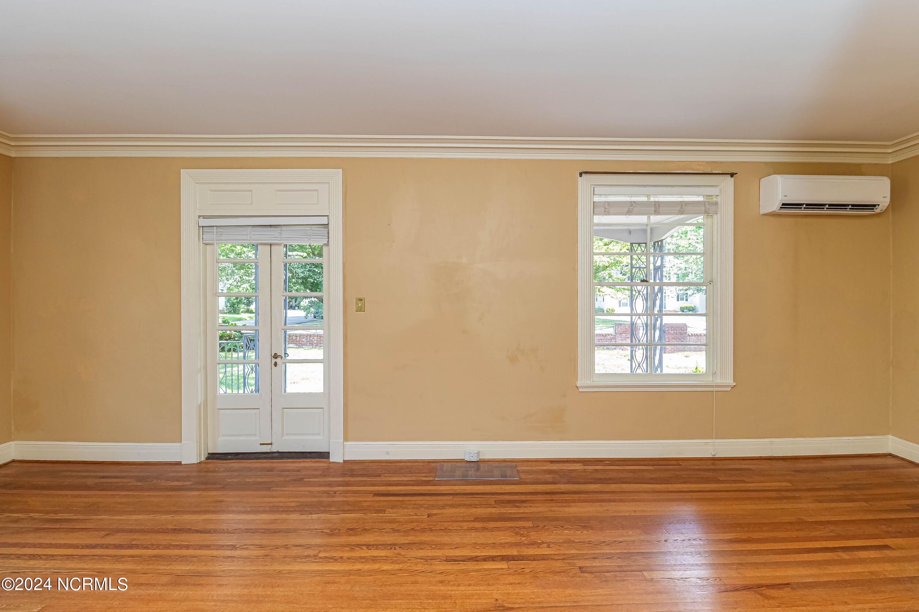 1108 E Pine Street Property Photo 3