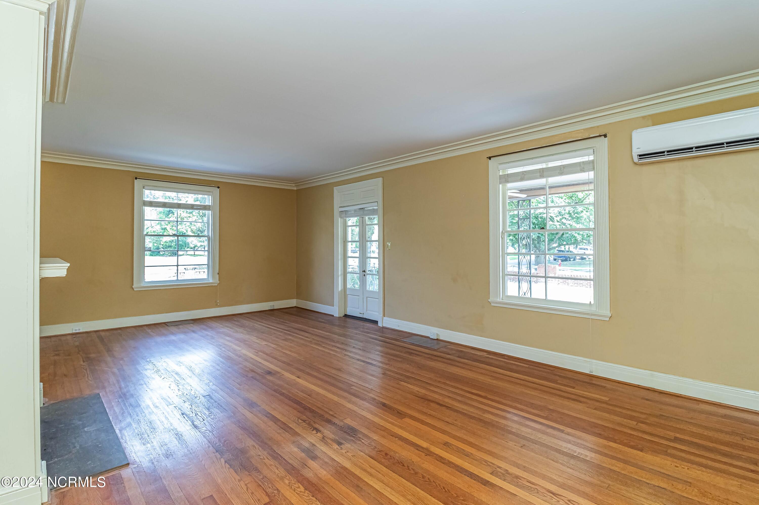 1108 E Pine Street Property Photo 4