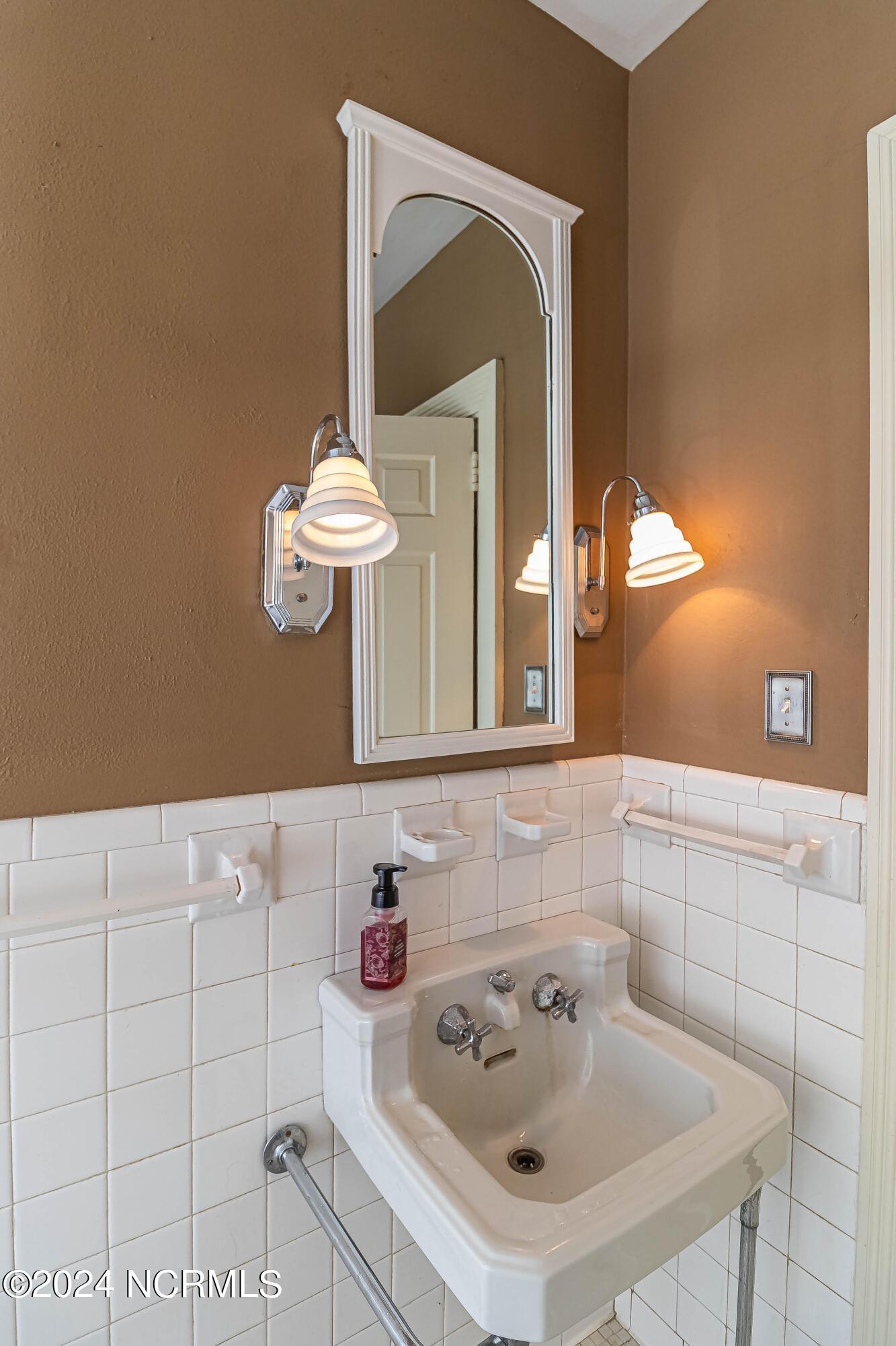 1108 E Pine Street Property Photo 11