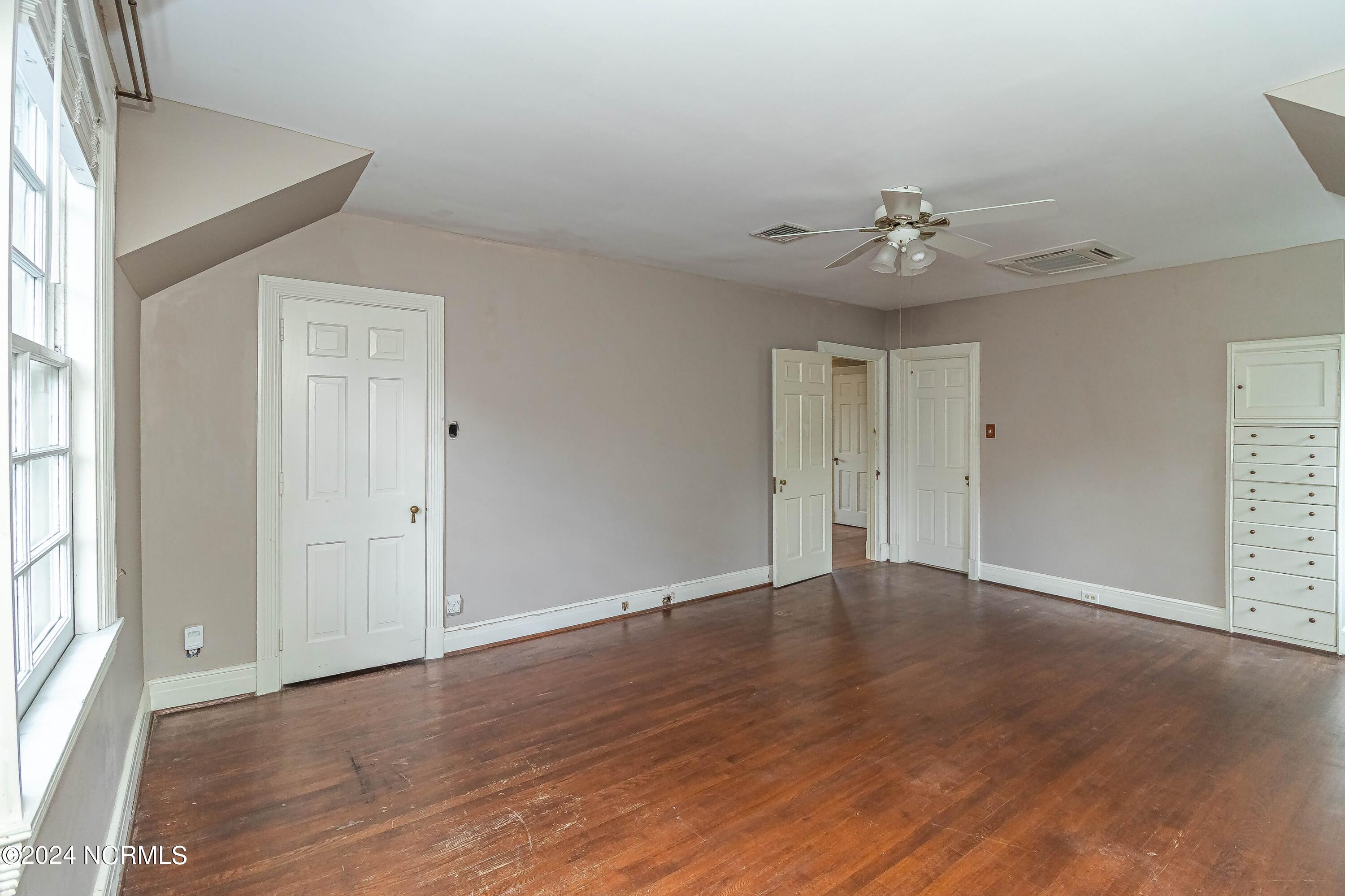 1108 E Pine Street Property Photo 38