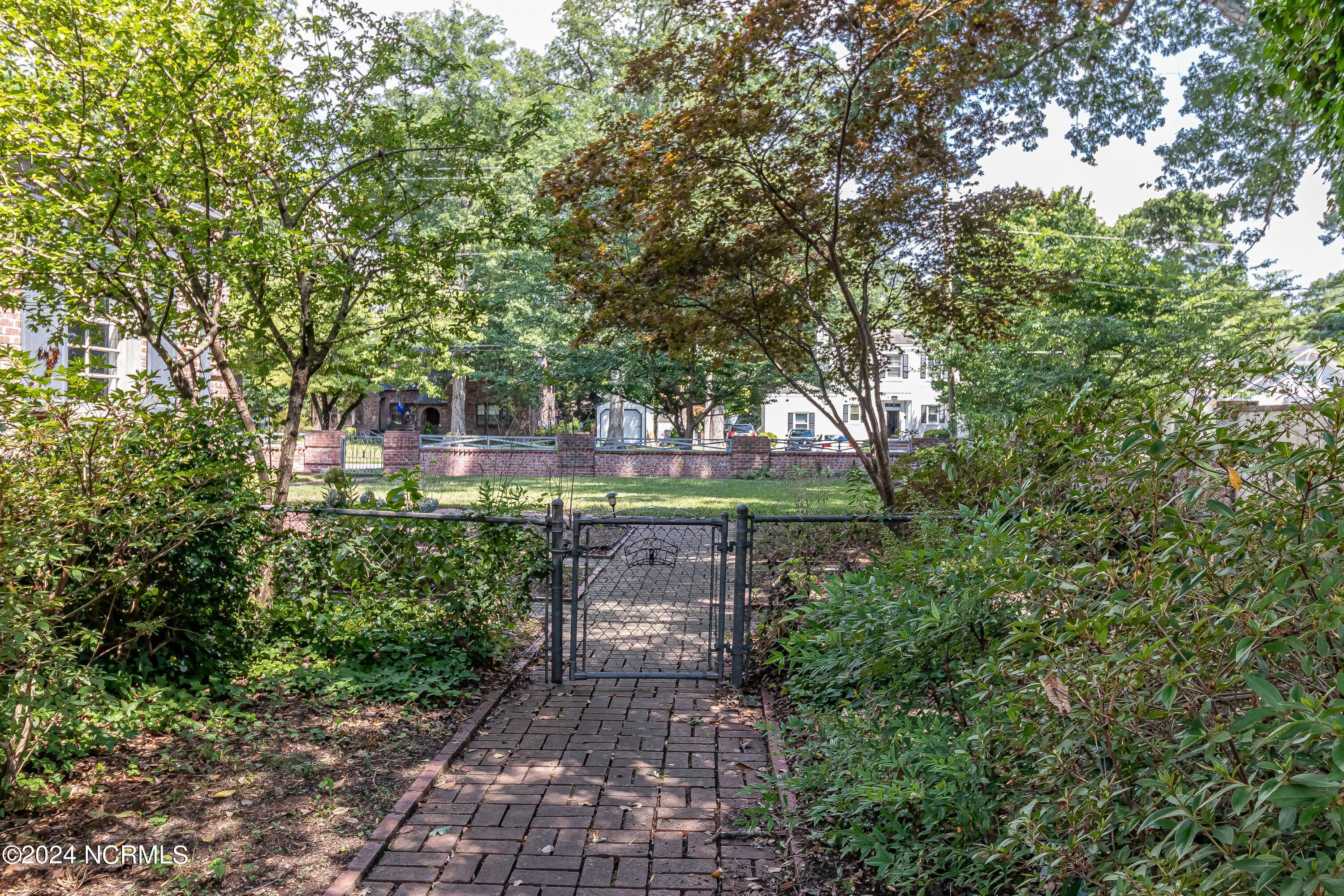 1108 E Pine Street Property Photo 55