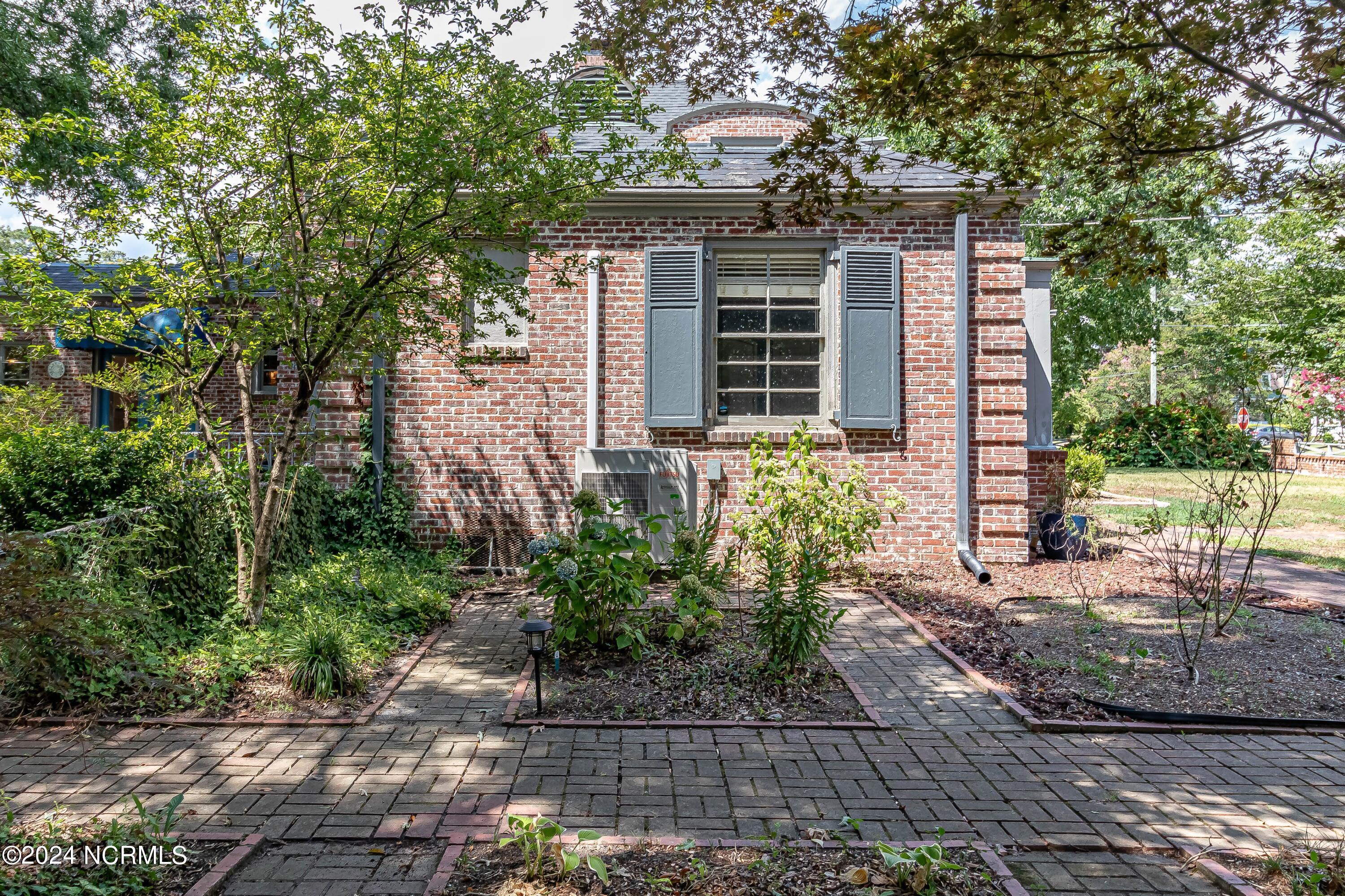 1108 E Pine Street Property Photo 56