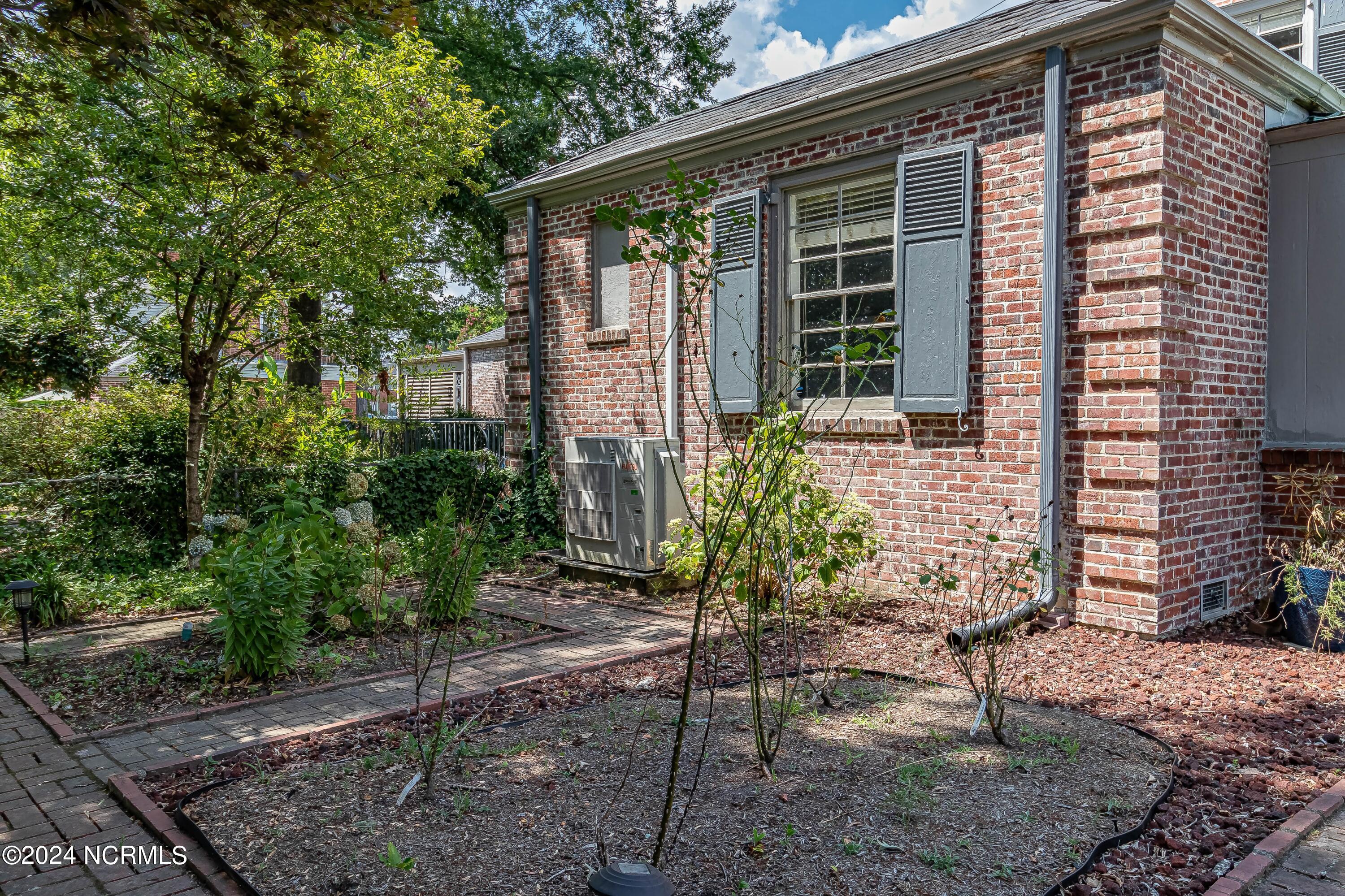 1108 E Pine Street Property Photo 57