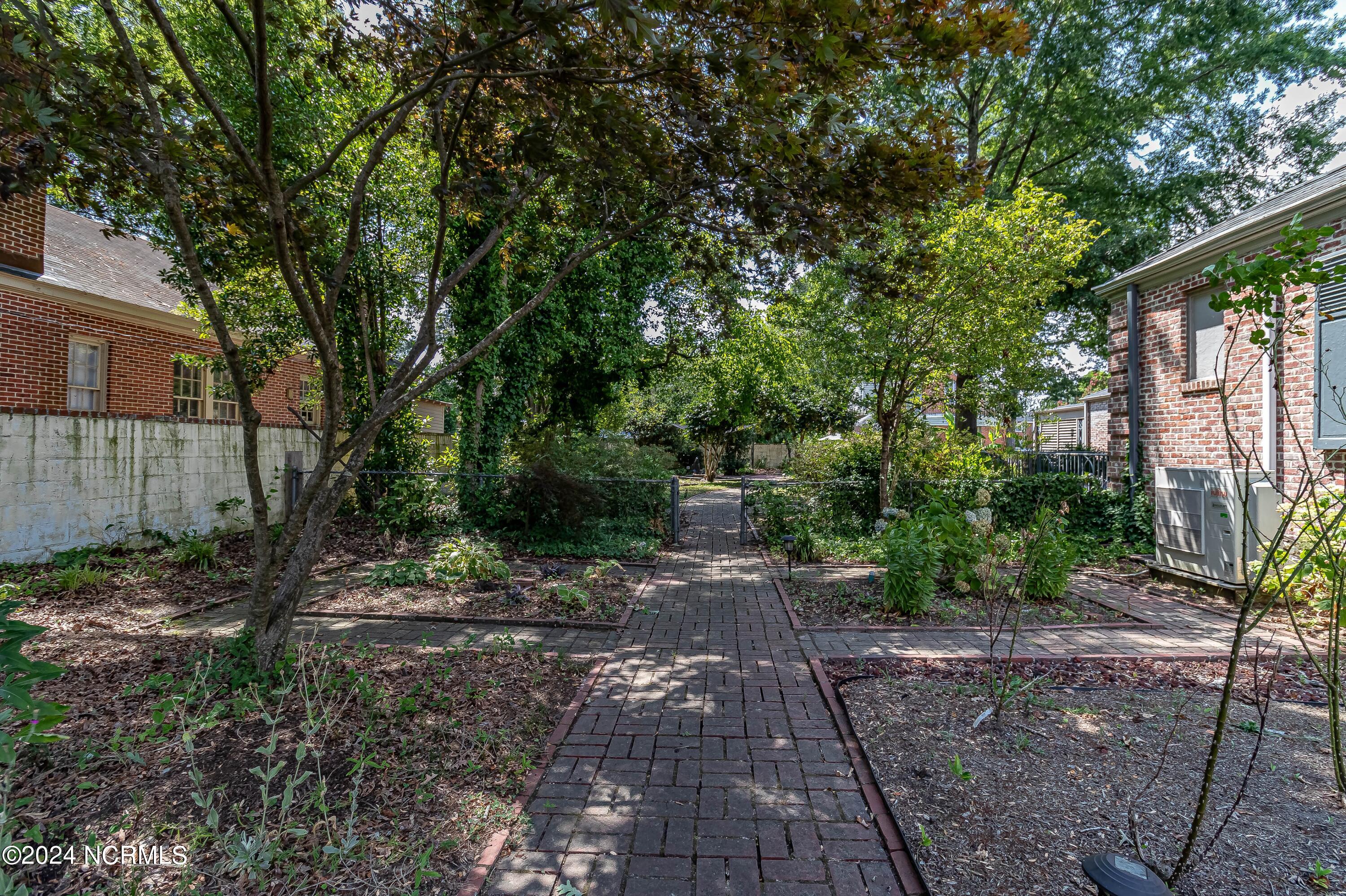 1108 E Pine Street Property Photo 58