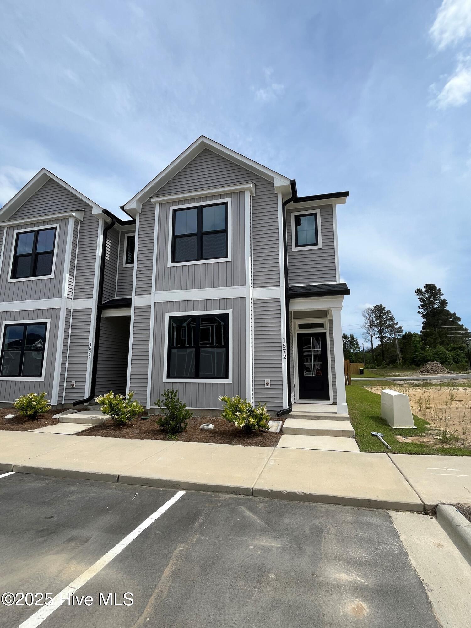 1572 Dusk Cove Property Photo 1
