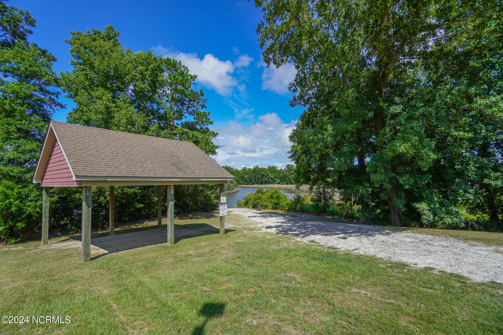 251 Tumbling Brook Lane Property Photo 13