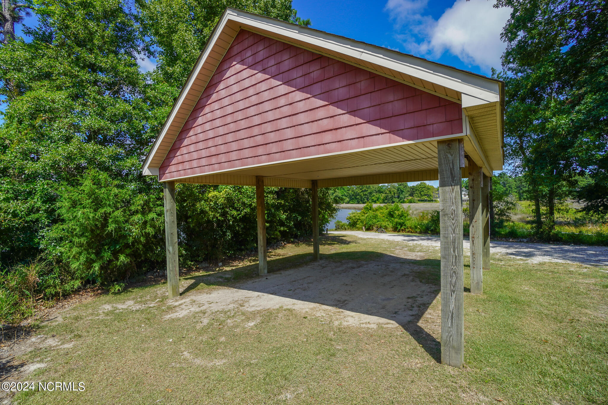 251 Tumbling Brook Lane Property Photo 14