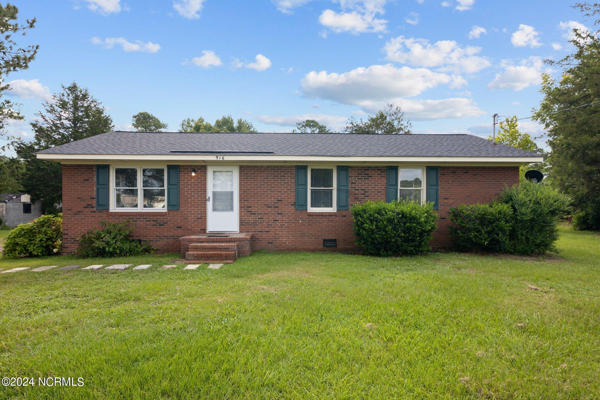 916 Highway 41 Property Photo 1
