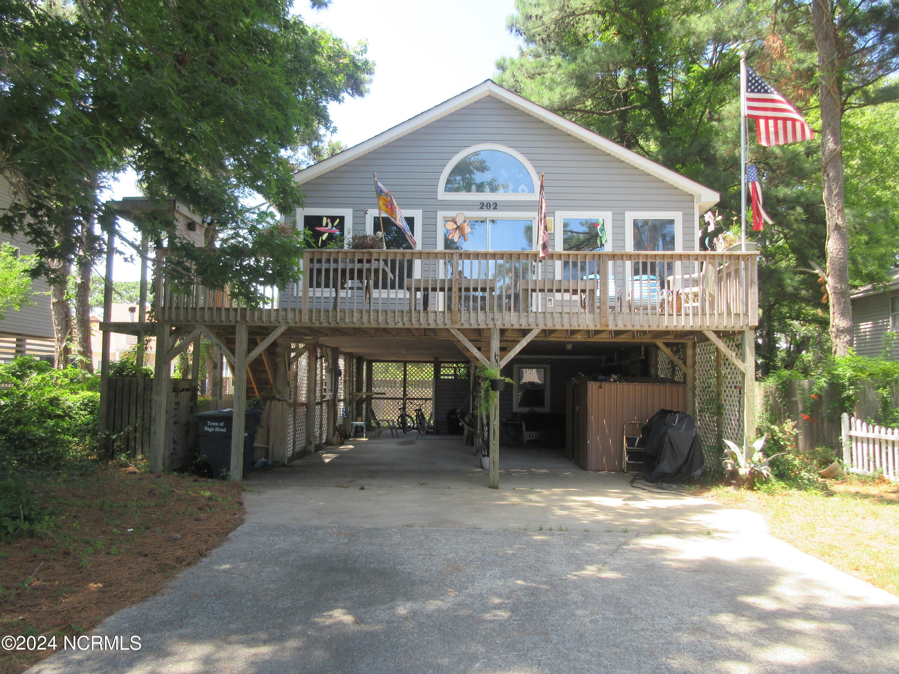 202 W Lost Colony Drive Property Photo 2