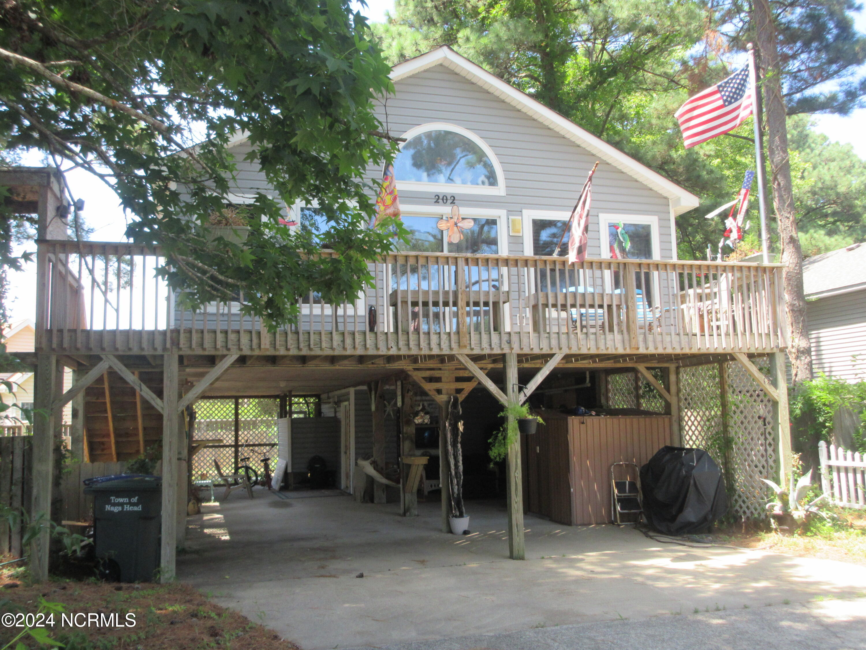 202 W Lost Colony Drive Property Photo 3