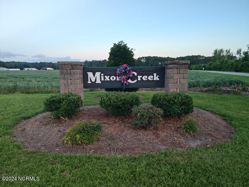 33 Mixon Creek Drive Property Photo 1