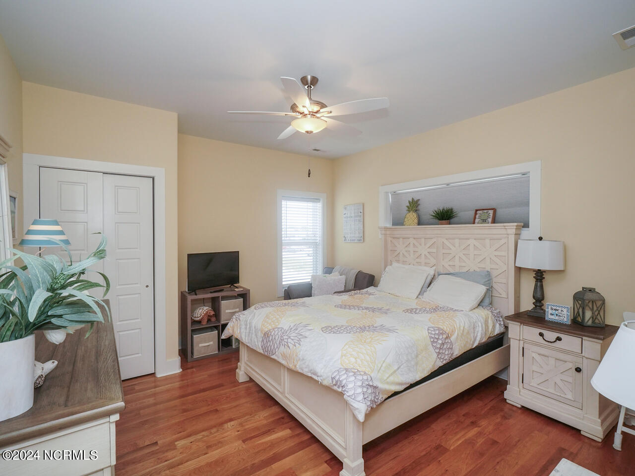 4619 E Beach Drive Property Photo 4