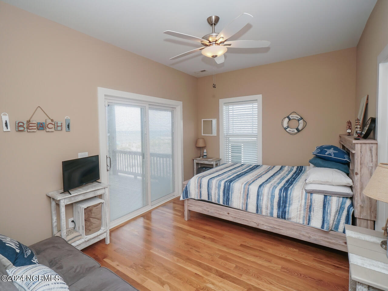 4619 E Beach Drive Property Photo 6