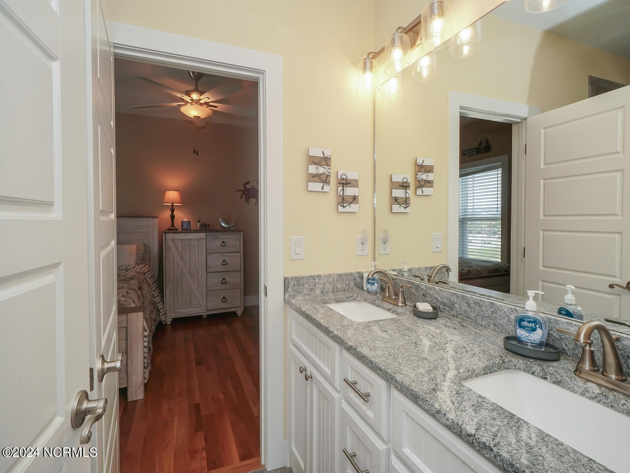 4619 E Beach Drive Property Photo 7