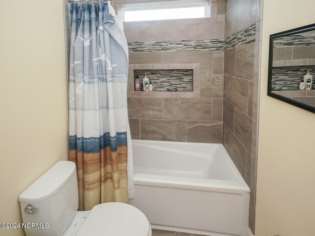 4619 E Beach Drive Property Photo 8