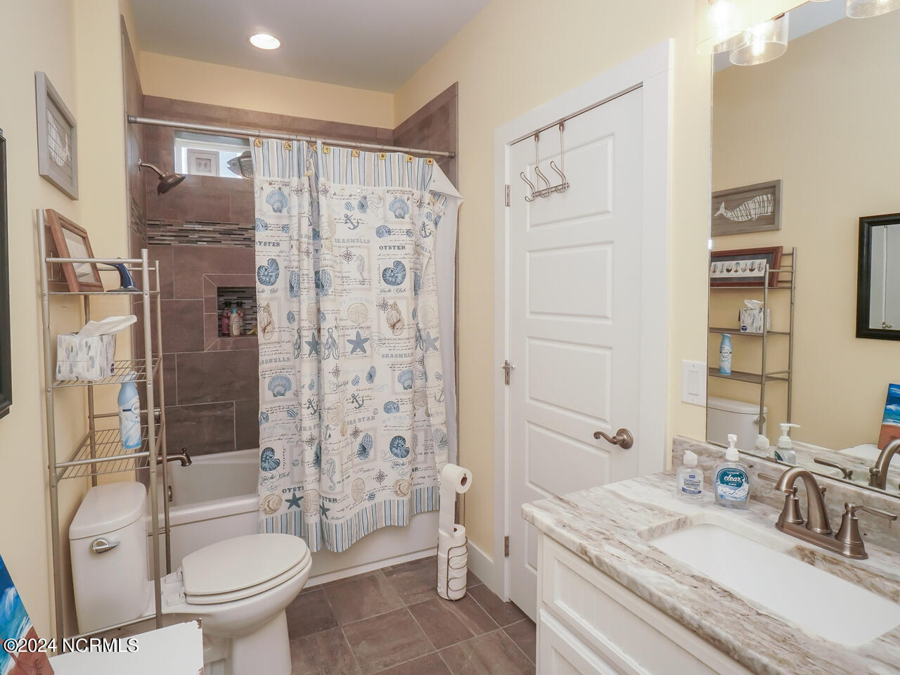 4619 E Beach Drive Property Photo 10