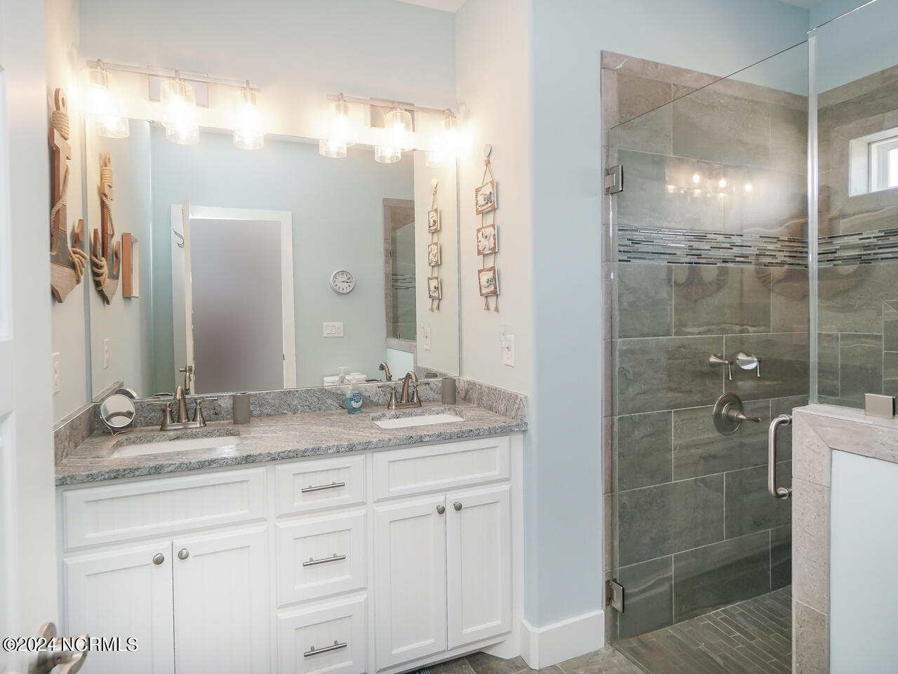 4619 E Beach Drive Property Photo 15