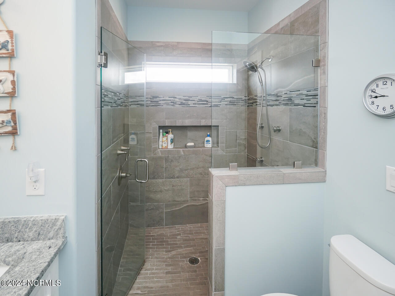 4619 E Beach Drive Property Photo 16
