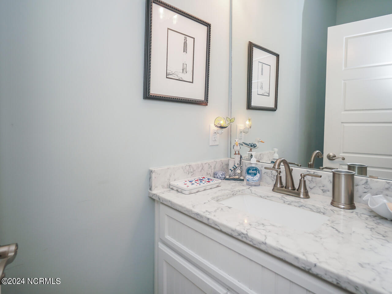 4619 E Beach Drive Property Photo 17