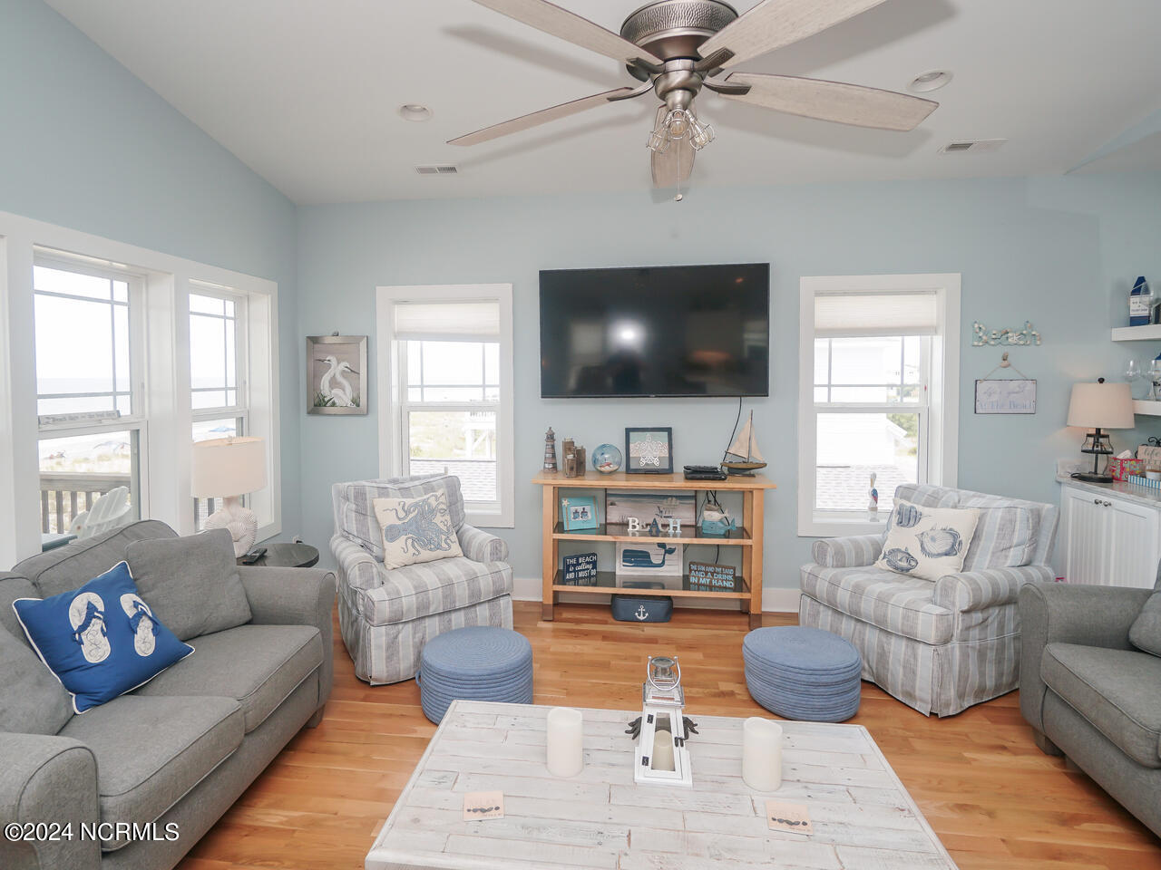 4619 E Beach Drive Property Photo 23