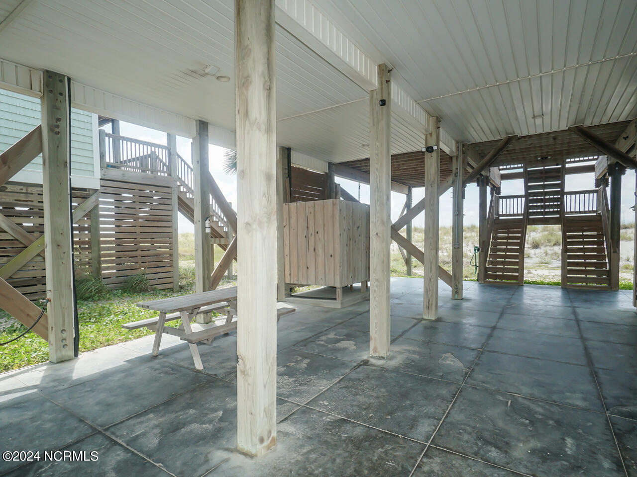 4619 E Beach Drive Property Photo 38