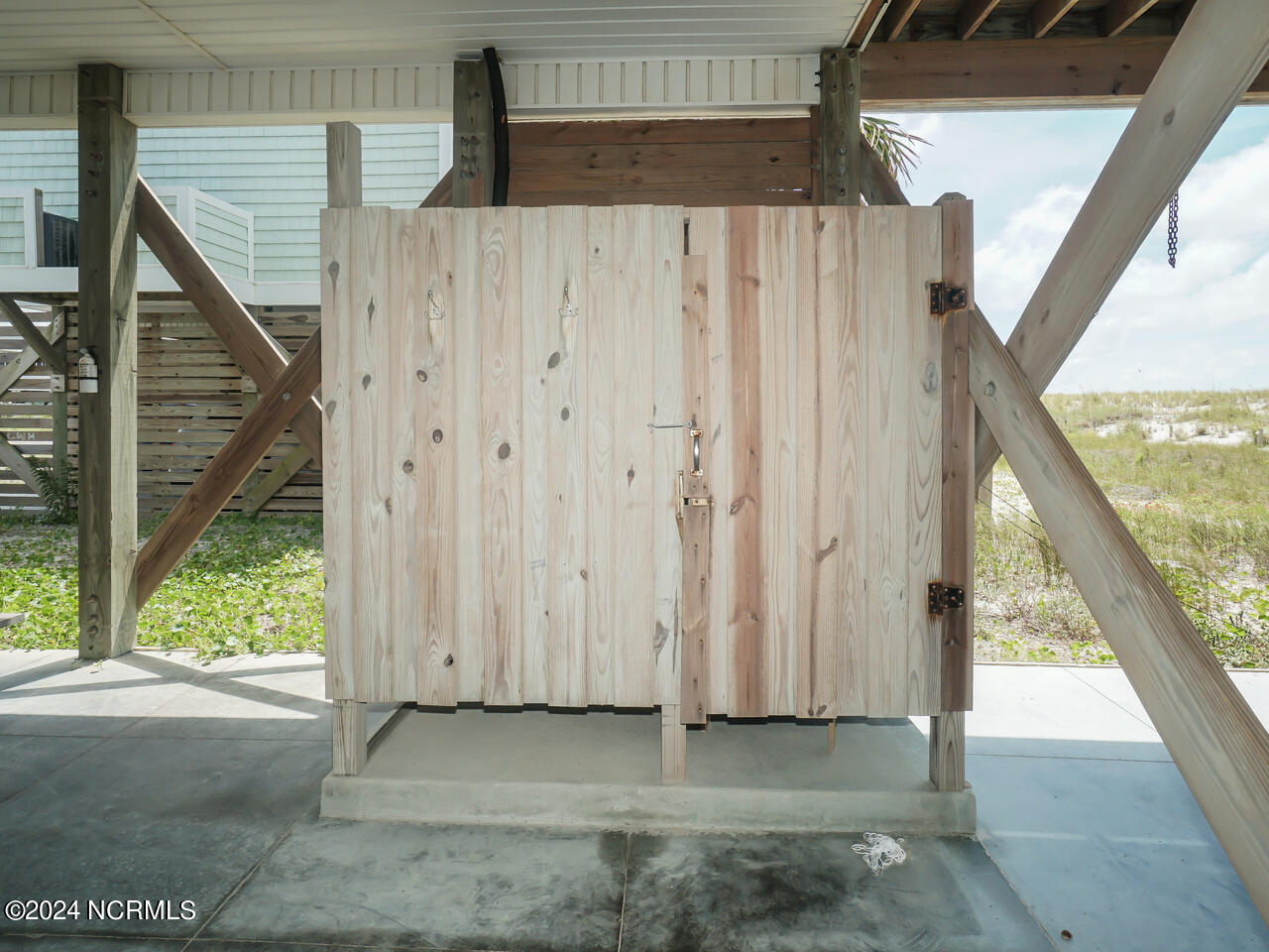4619 E Beach Drive Property Photo 40