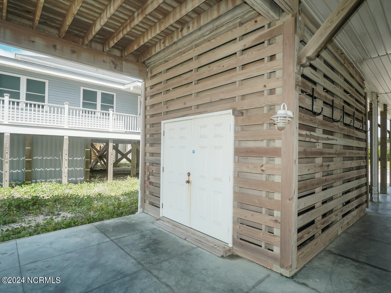 4619 E Beach Drive Property Photo 42
