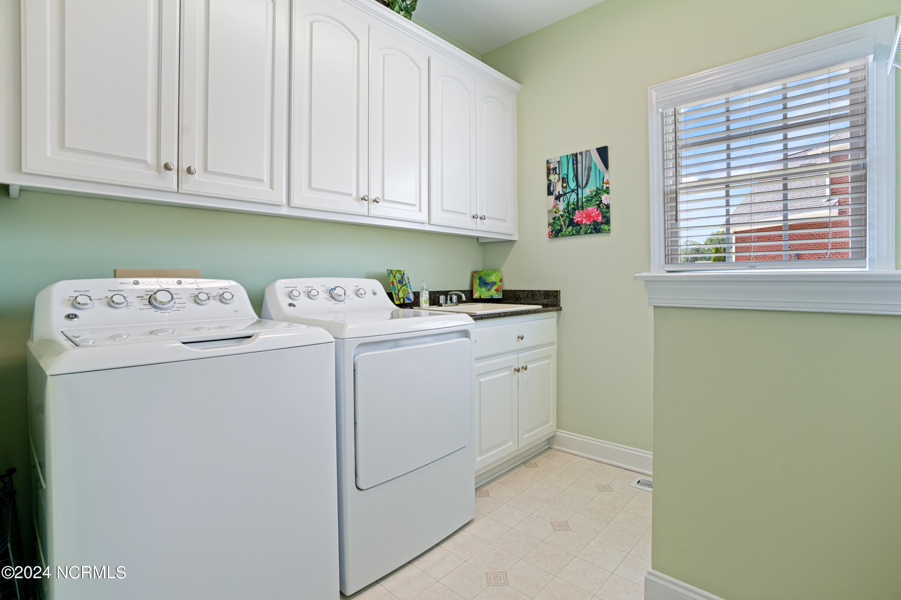 1102 Sunset Drive Property Photo 29