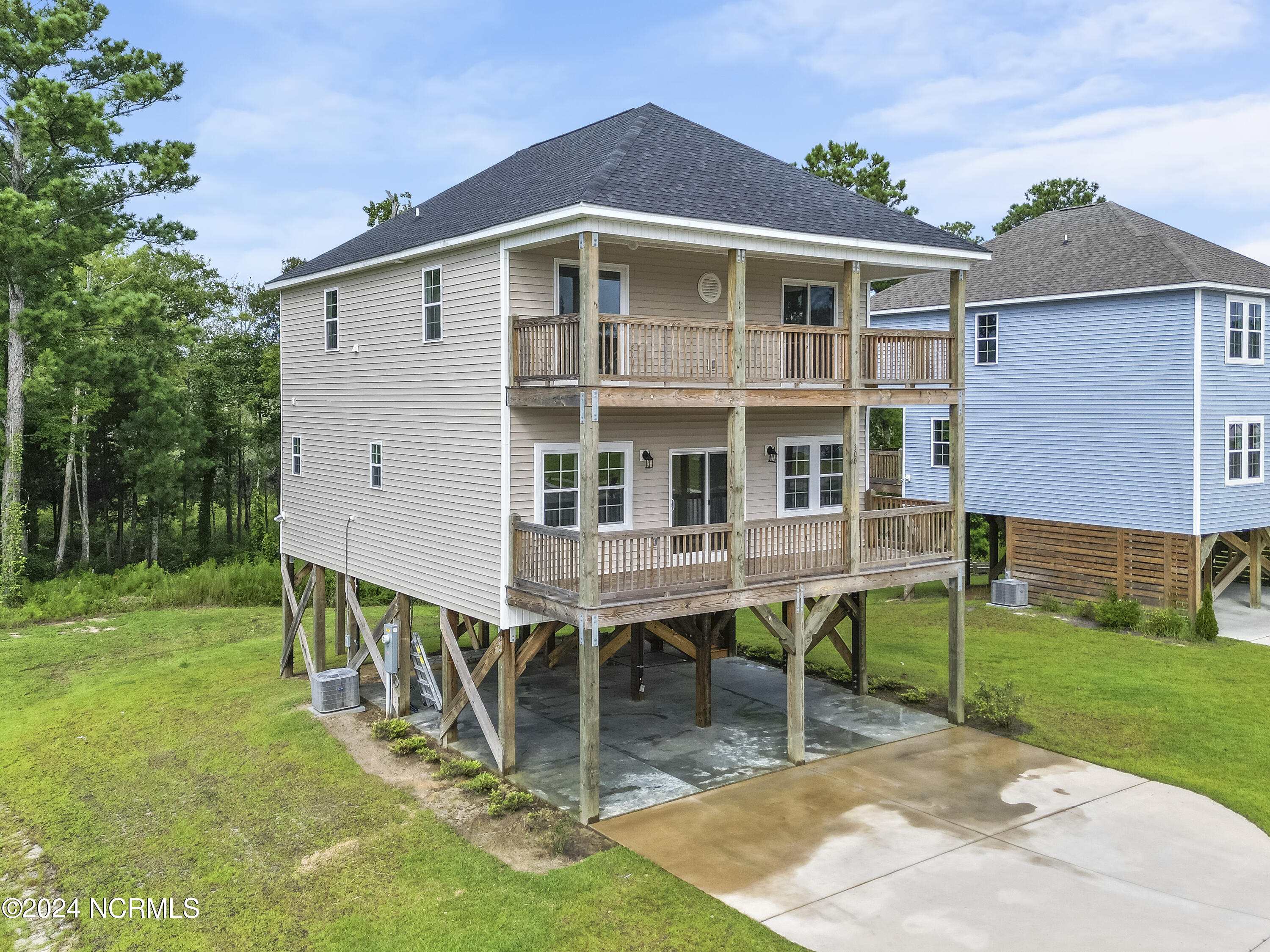 300 Broadleaf Drive Property Photo 2