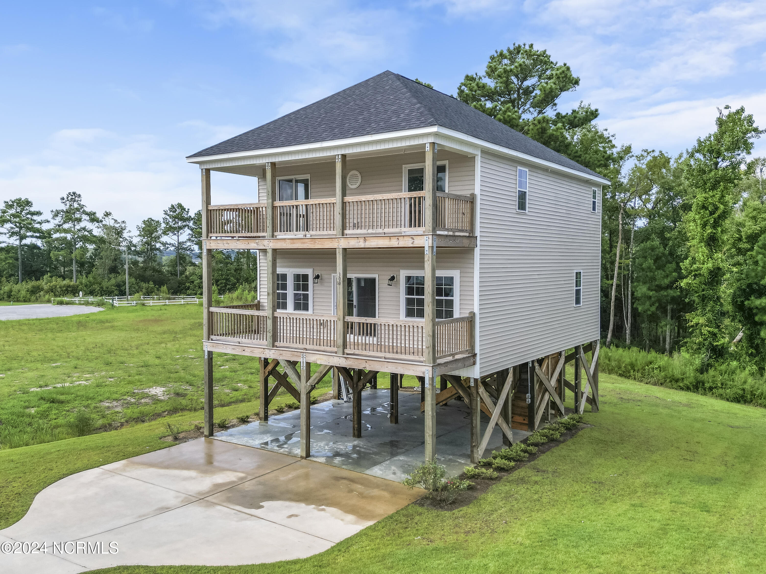 300 Broadleaf Drive Property Photo 3