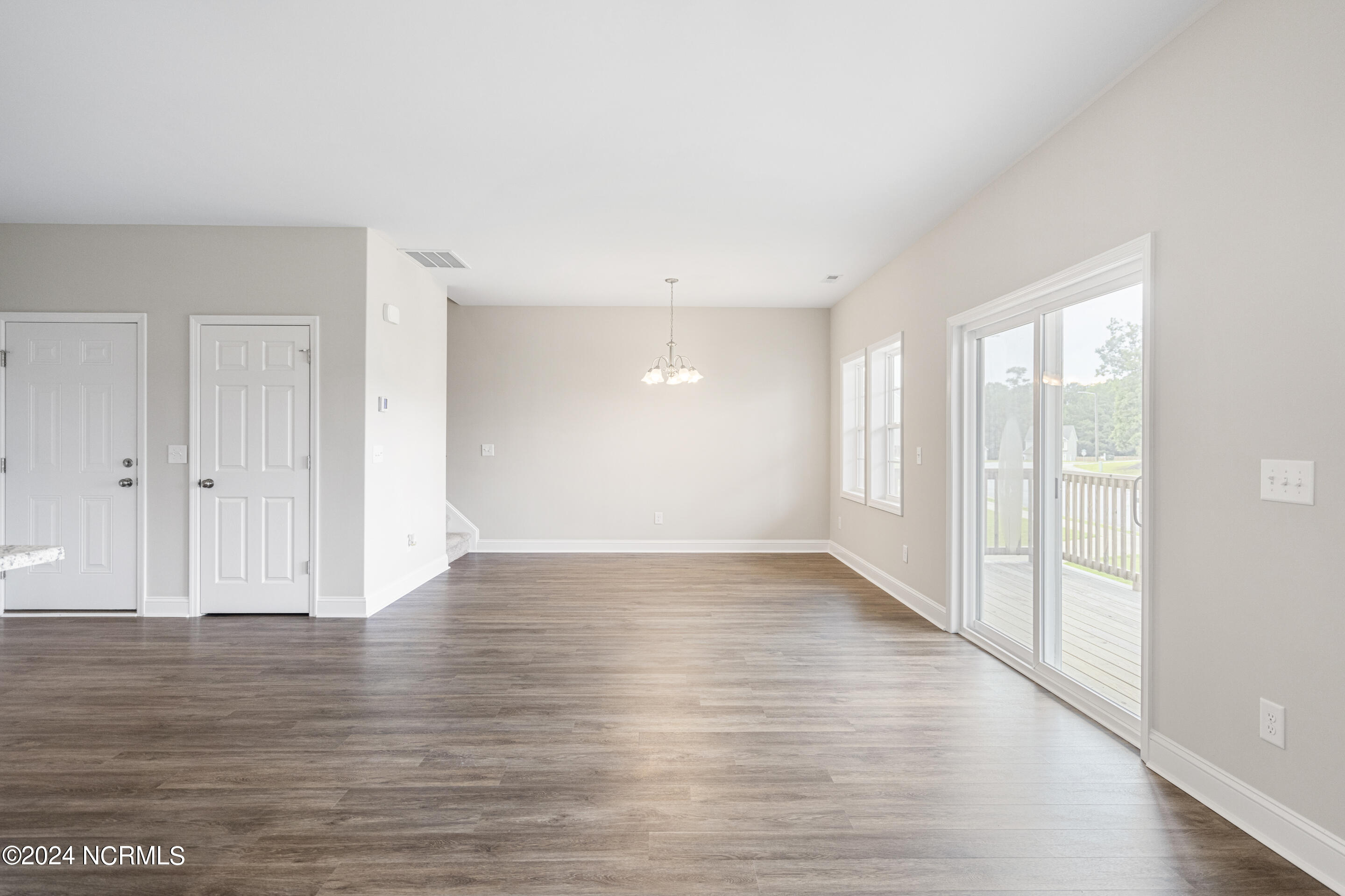 300 Broadleaf Drive Property Photo 11